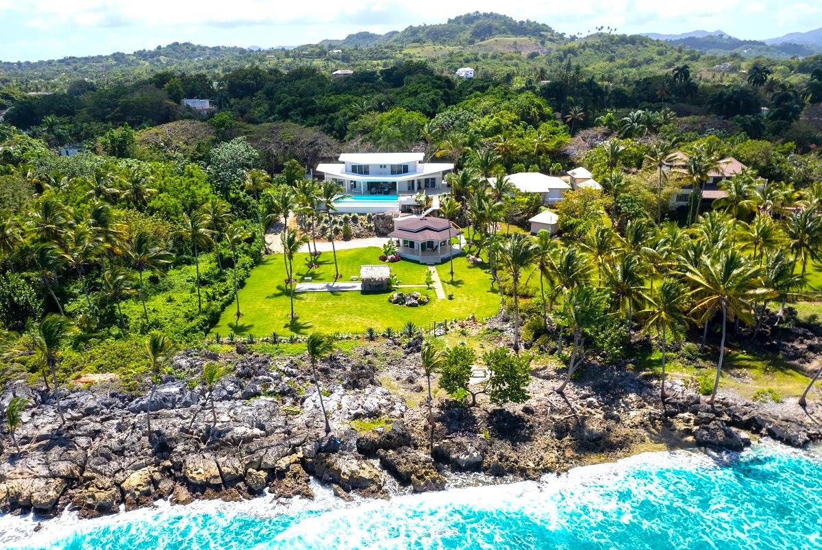 NEW PRICE Captivating 4-Bedroom Ocean front Samana, Samana, DO, 4 Bedrooms Bedrooms, ,4 BathroomsBathrooms,Residential,For Sale,NEW PRICE Captivating 4-Bedroom Ocean front Samana,1080456