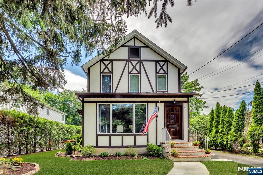 Allendale, New Jersey, 07401, United States, 2 Bedrooms Bedrooms, ,2 BathroomsBathrooms,Residential,For Sale,1829462