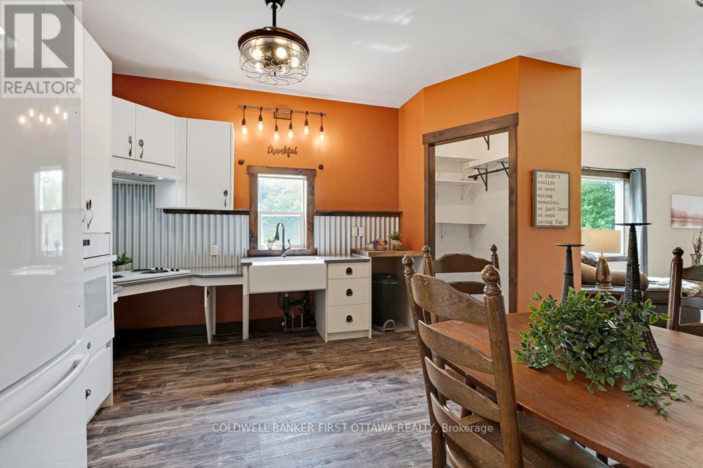 TAY VALLEY, Ontario, K0H 2B0, CA, 2 Bedrooms Bedrooms, ,1 BathroomBathrooms,Residential,For Sale,1866349