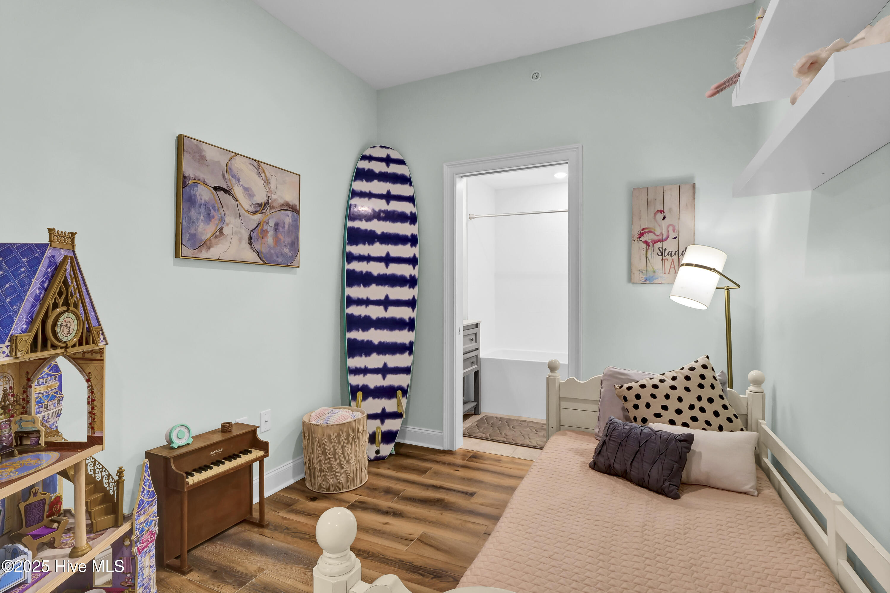 Wilmington, North Carolina, 28401, United States, 1 Bedroom Bedrooms, ,2 BathroomsBathrooms,Residential,For Sale,1917150