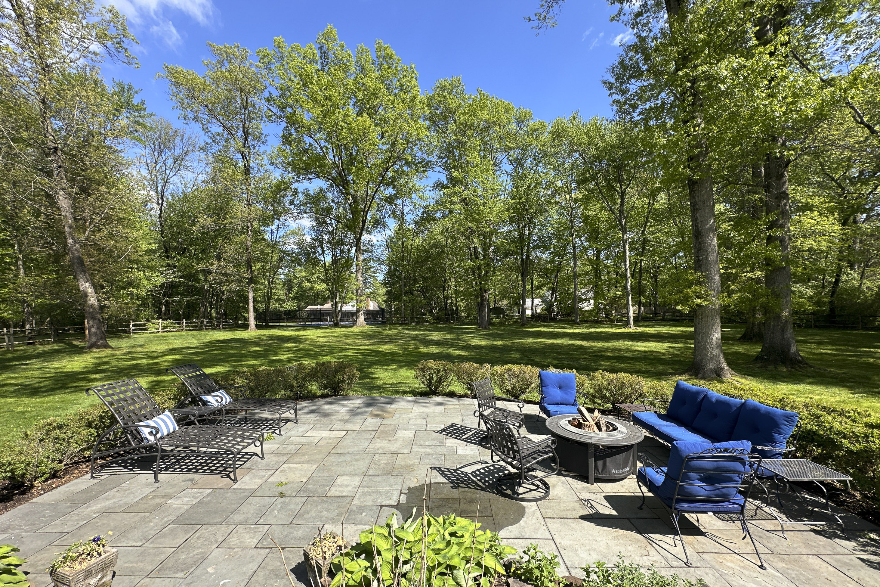  Expanded, Character-Filled Cape in Elm Ridge Park - 物件實景