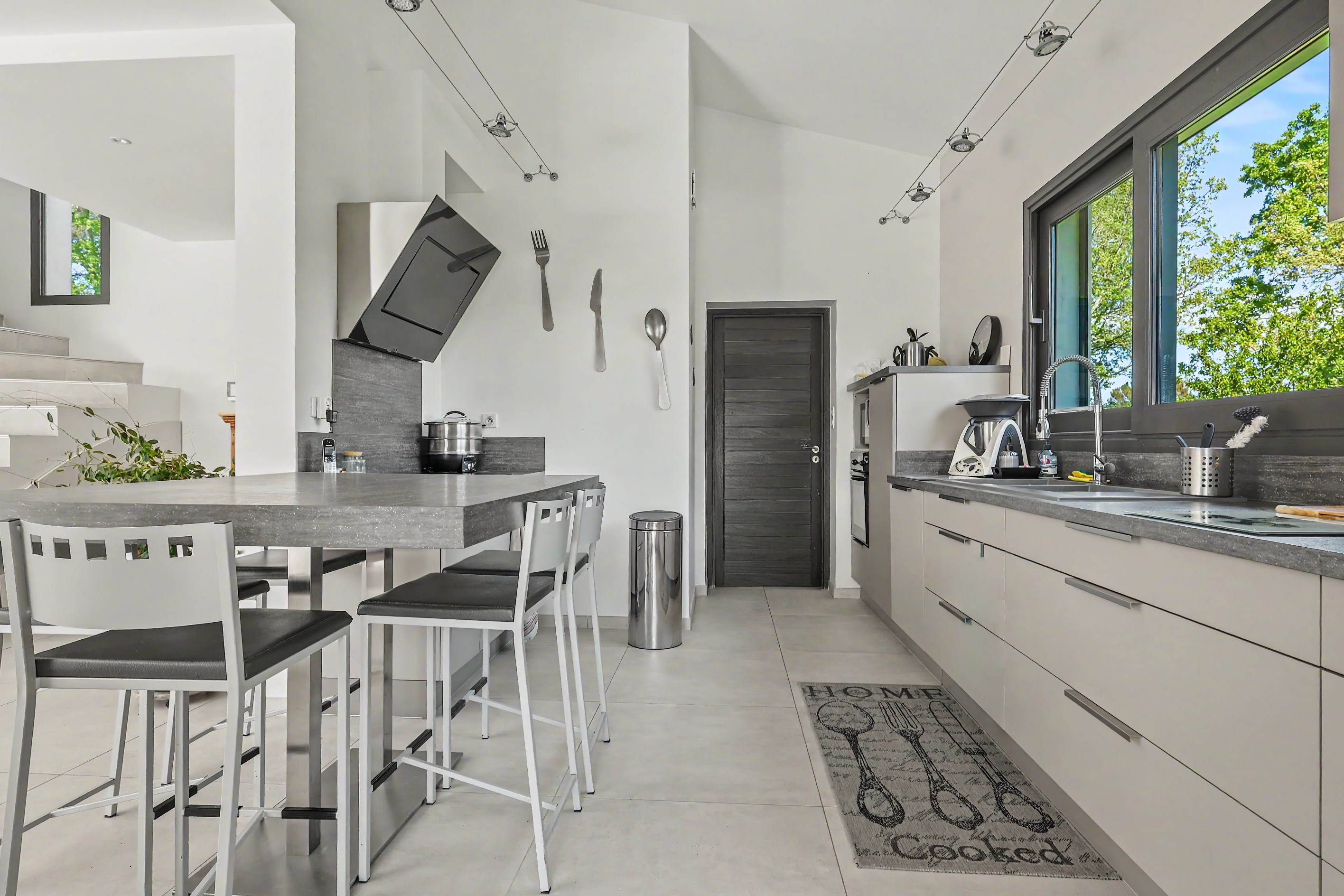  CONTEMPORARY ELEGANCE IN A SERENE NATURAL SETTING - 物件實景