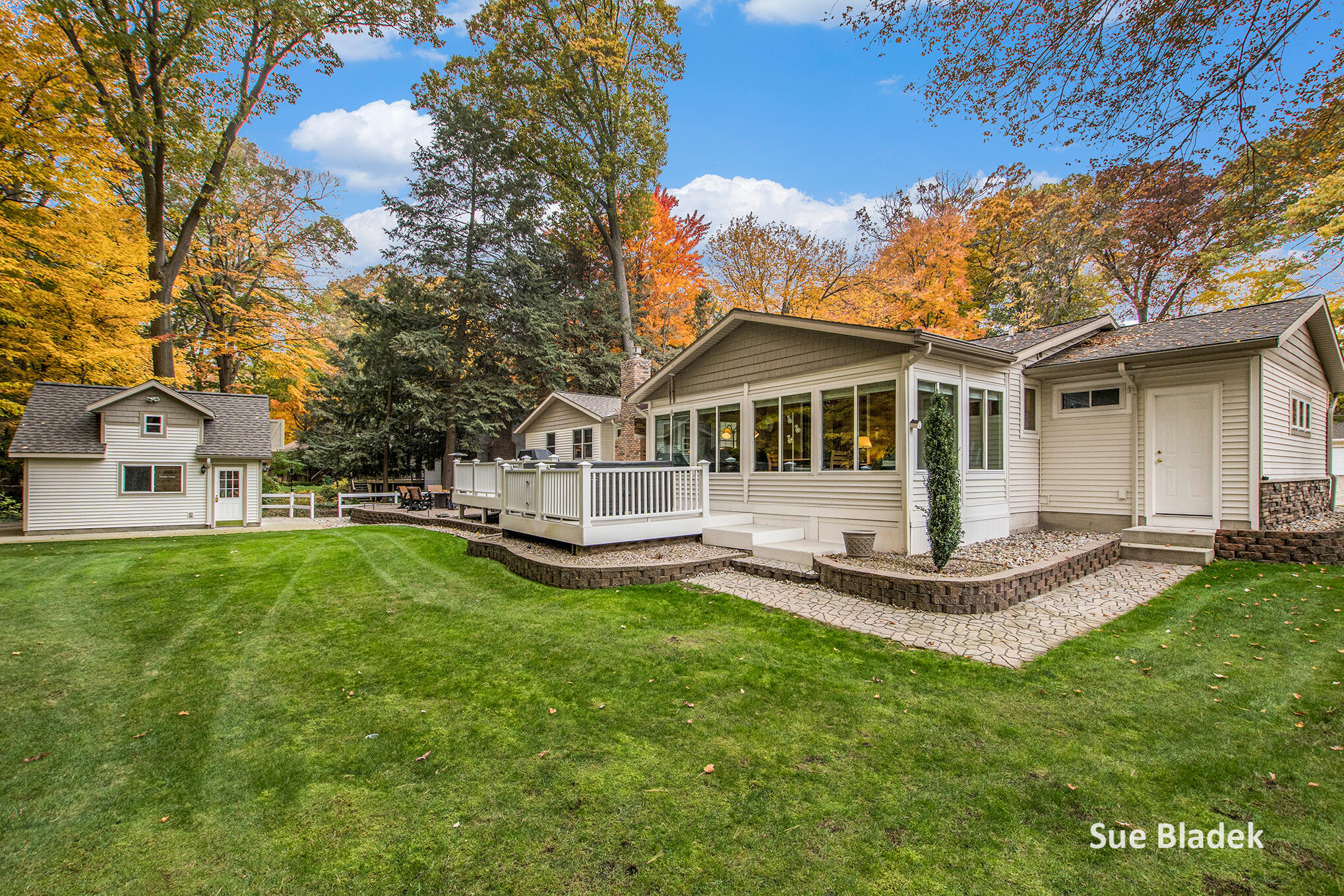 Holland, Michigan, 49424, United States, 3 Bedrooms Bedrooms, ,3 BathroomsBathrooms,Residential,For Sale,1989003