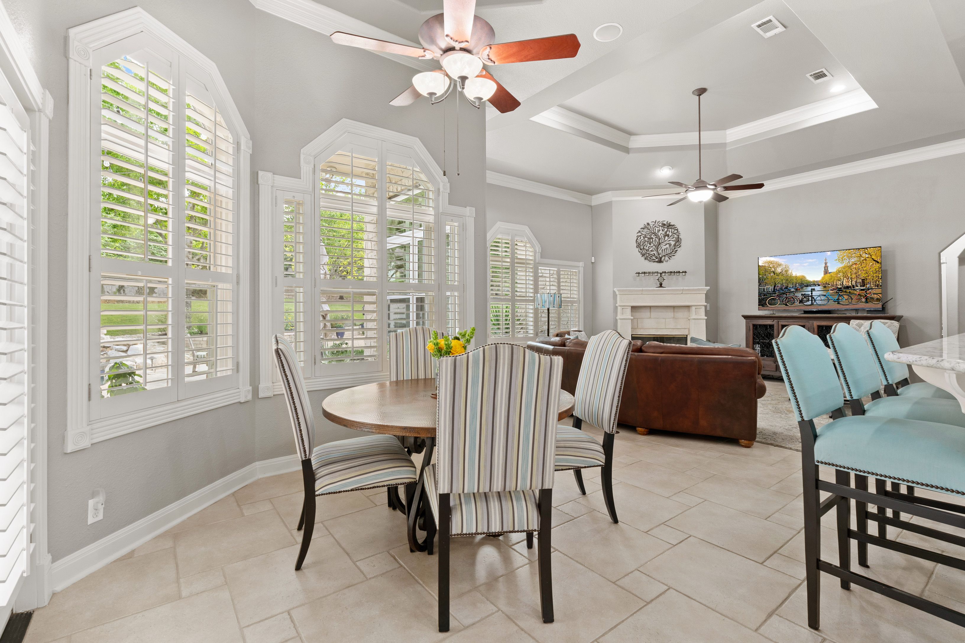  Spacious Estate with Poolside Views - 物件實景