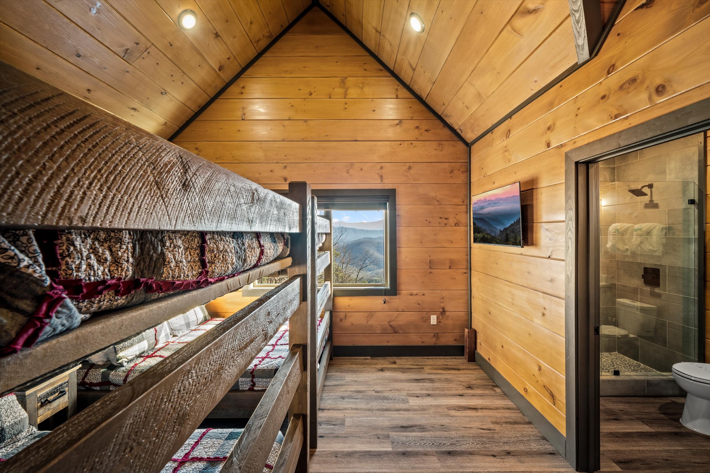 Sevierville, Tennessee, 37876, United States, 5 Bedrooms Bedrooms, ,6 BathroomsBathrooms,Residential,For Sale,1975935