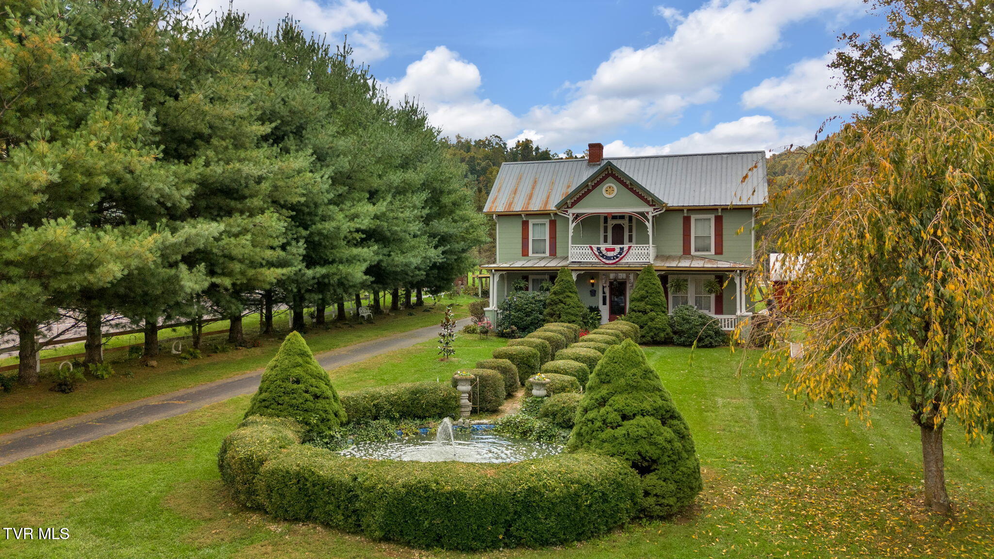 Roan Mountain, Tennessee, 37687, United States, 4 Bedrooms Bedrooms, ,2 BathroomsBathrooms,Residential,For Sale,2010992