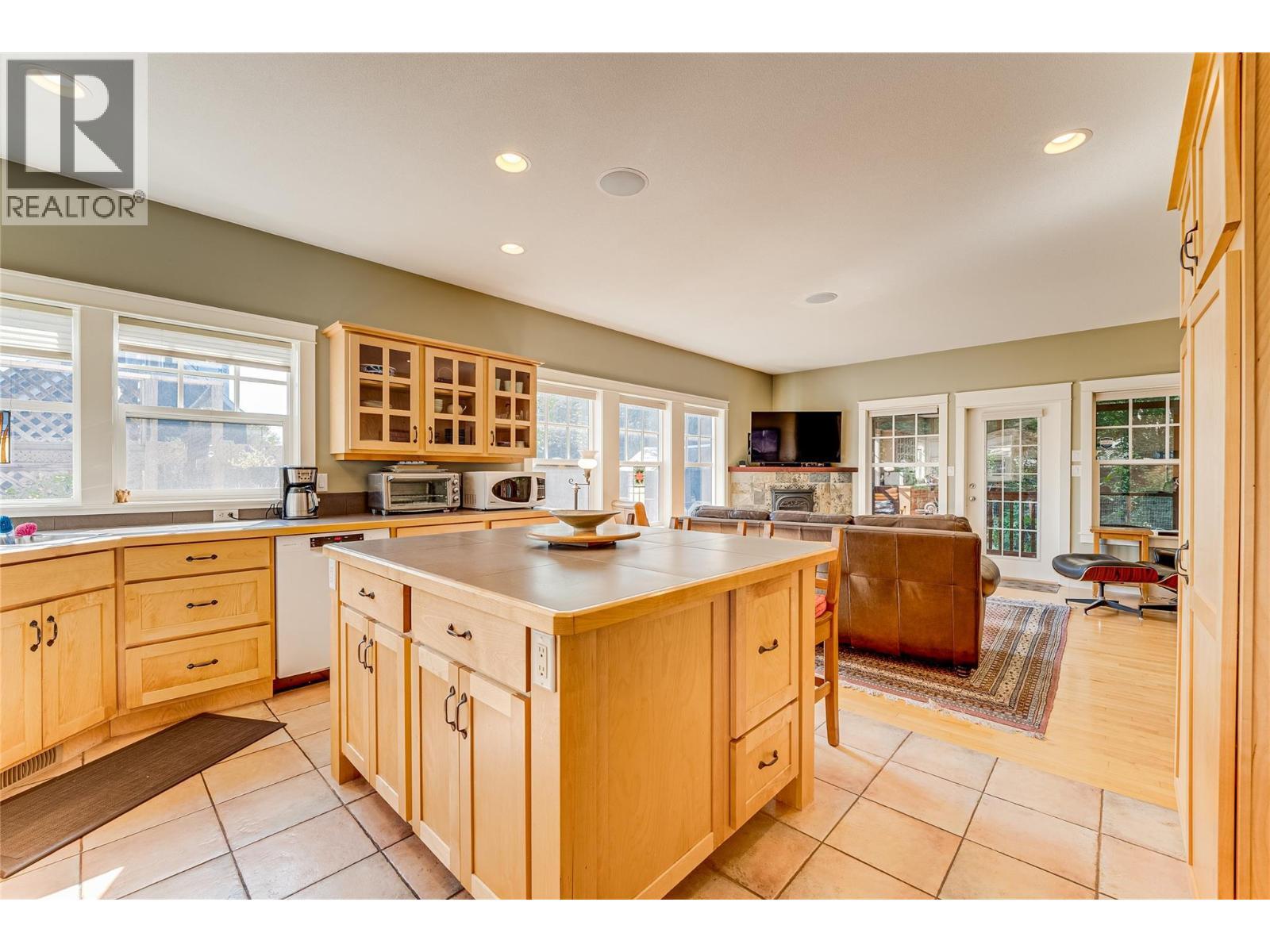 VERNON, British Columbia, V1T 2P9, CA, 5 Bedrooms Bedrooms, ,4 BathroomsBathrooms,Residential,For Sale,1948621