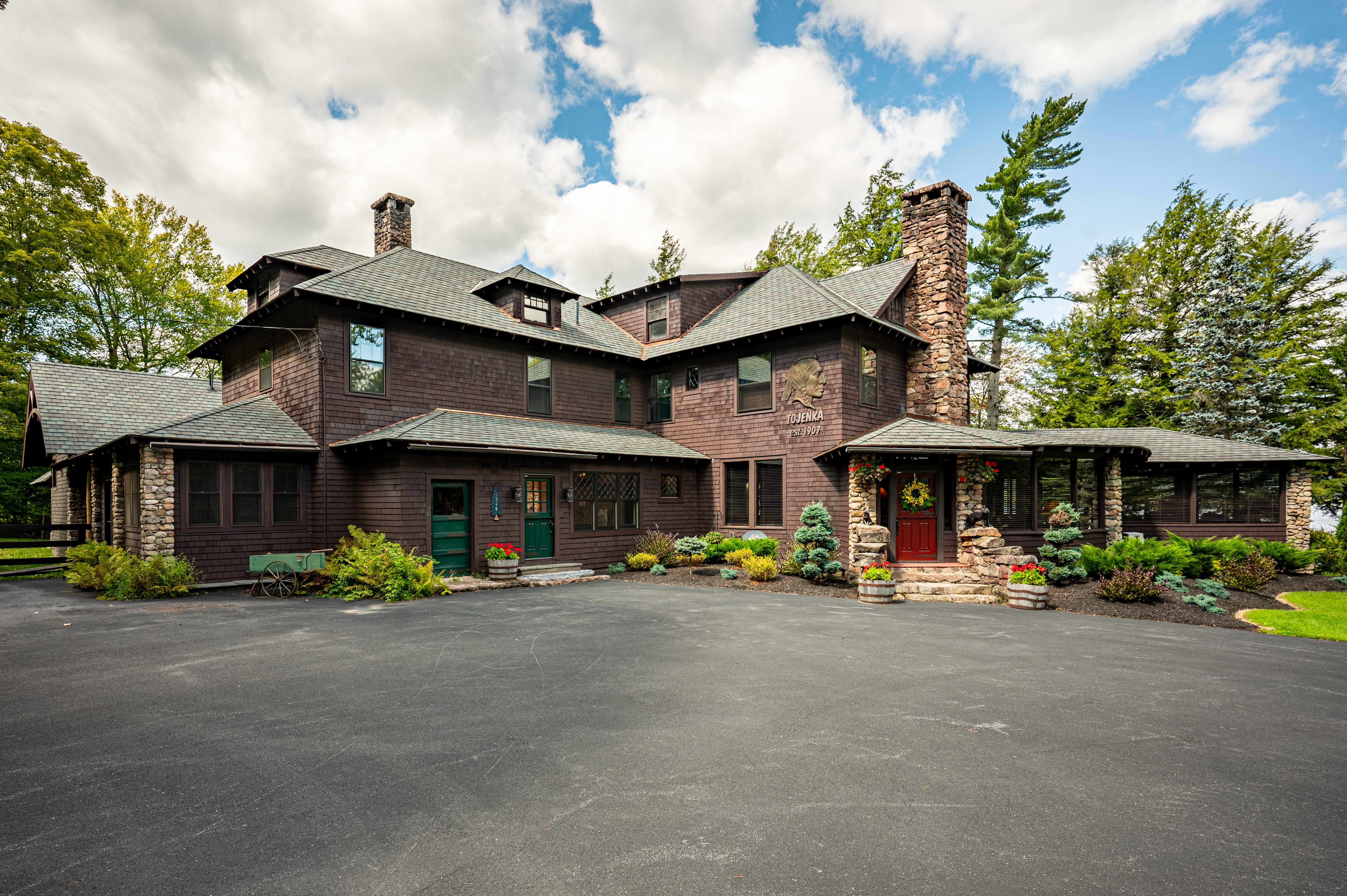  Extraordinary Historic Home on Big Moose Lake - 物件實景