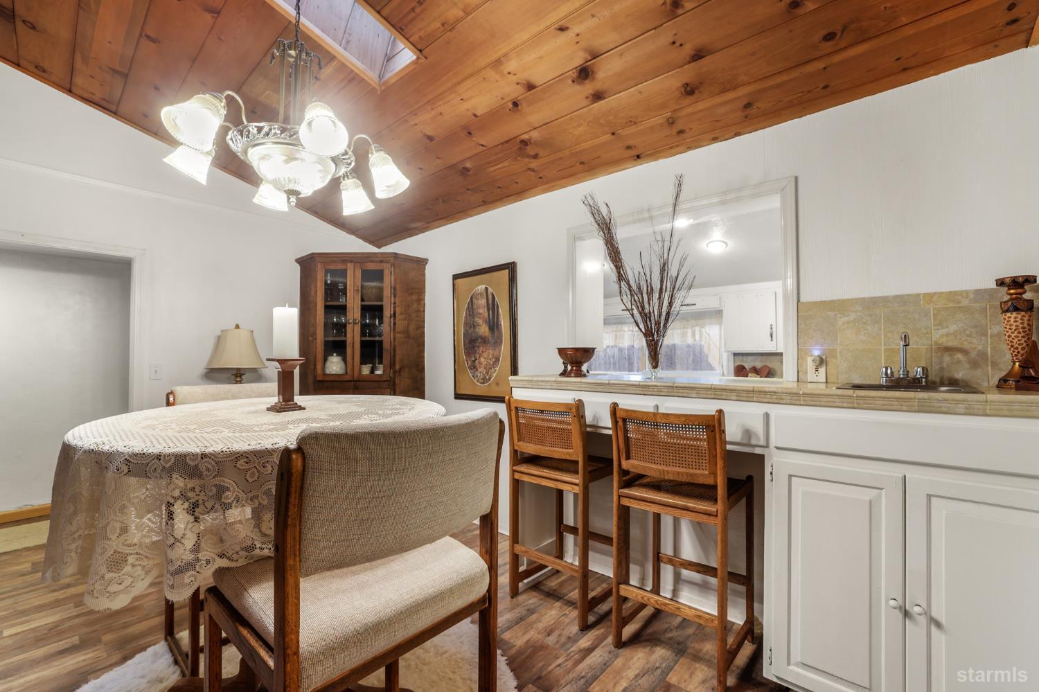 South Lake Tahoe, California, 96150, United States, 3 Bedrooms Bedrooms, ,2 BathroomsBathrooms,Residential,For Sale,2003328