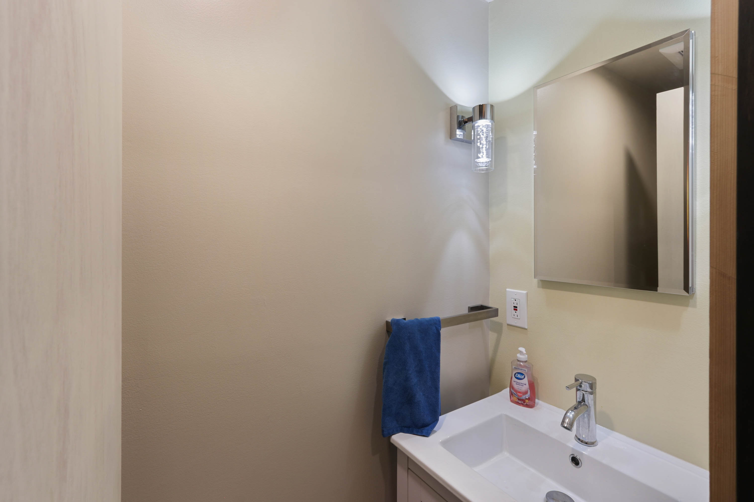 Sandpoint, Idaho, 83864, United States, 3 Bedrooms Bedrooms, ,3 BathroomsBathrooms,Residential,For Sale,1922040