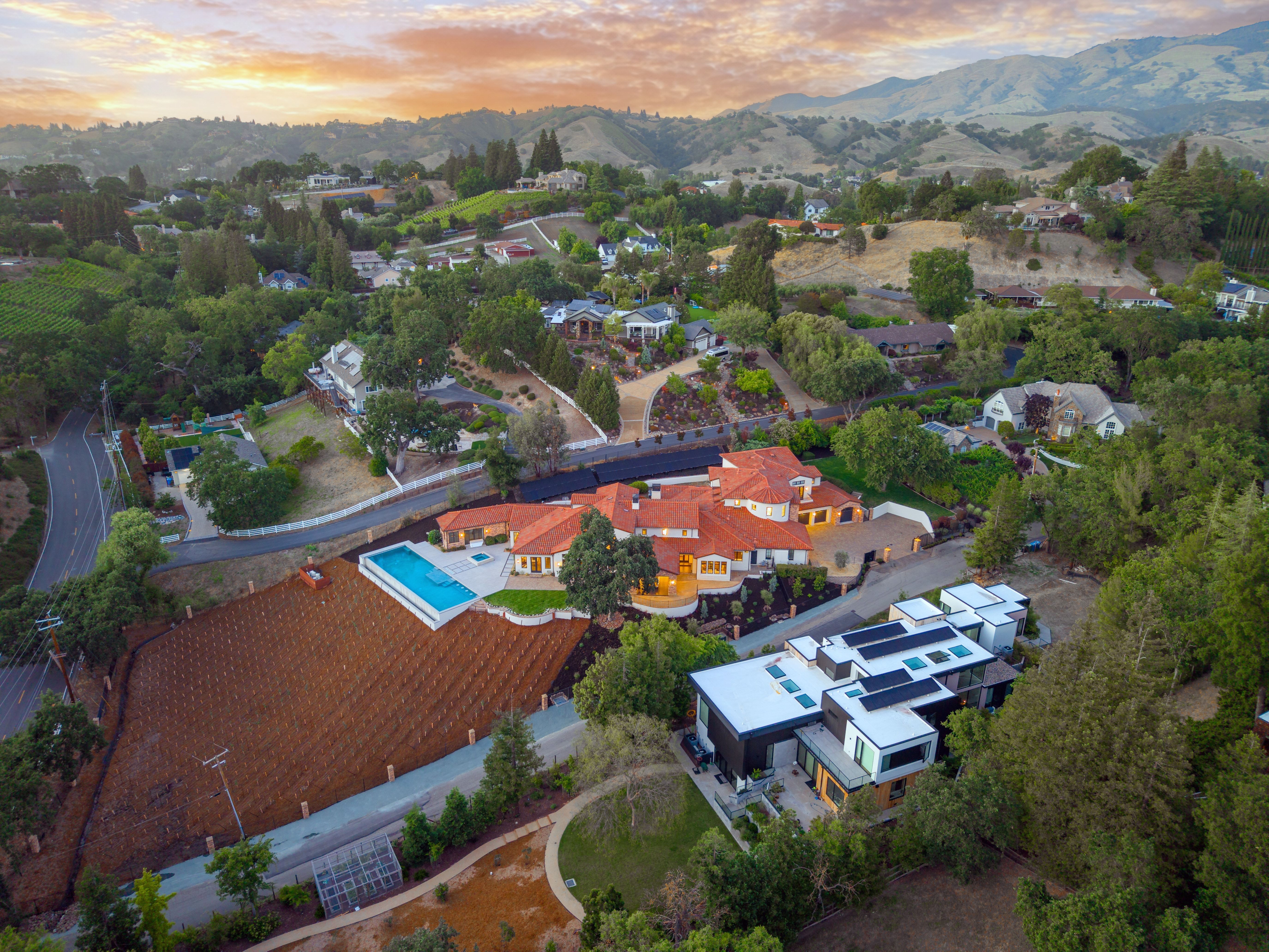  Grand Luxury Estate on 1.5± Acres with Vineyard and Infinity Pool - 物件實景