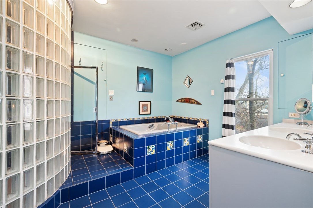 Squirrel Hill, Pennsylvania, 15217, United States, 5 Bedrooms Bedrooms, ,4 BathroomsBathrooms,Residential,For Sale,1991215