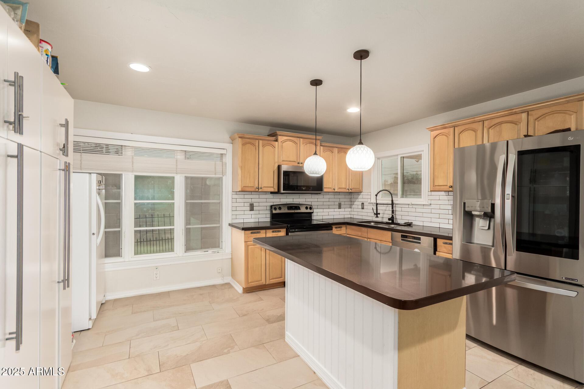 Phoenix, Arizona, 85007, United States, 4 Bedrooms Bedrooms, ,3 BathroomsBathrooms,Residential,For Sale,1980366