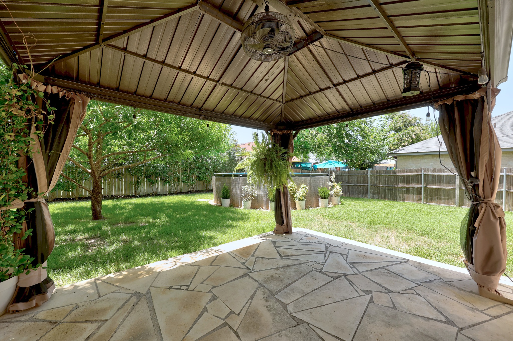  Updated home with pool in Round Rock - 物件實景