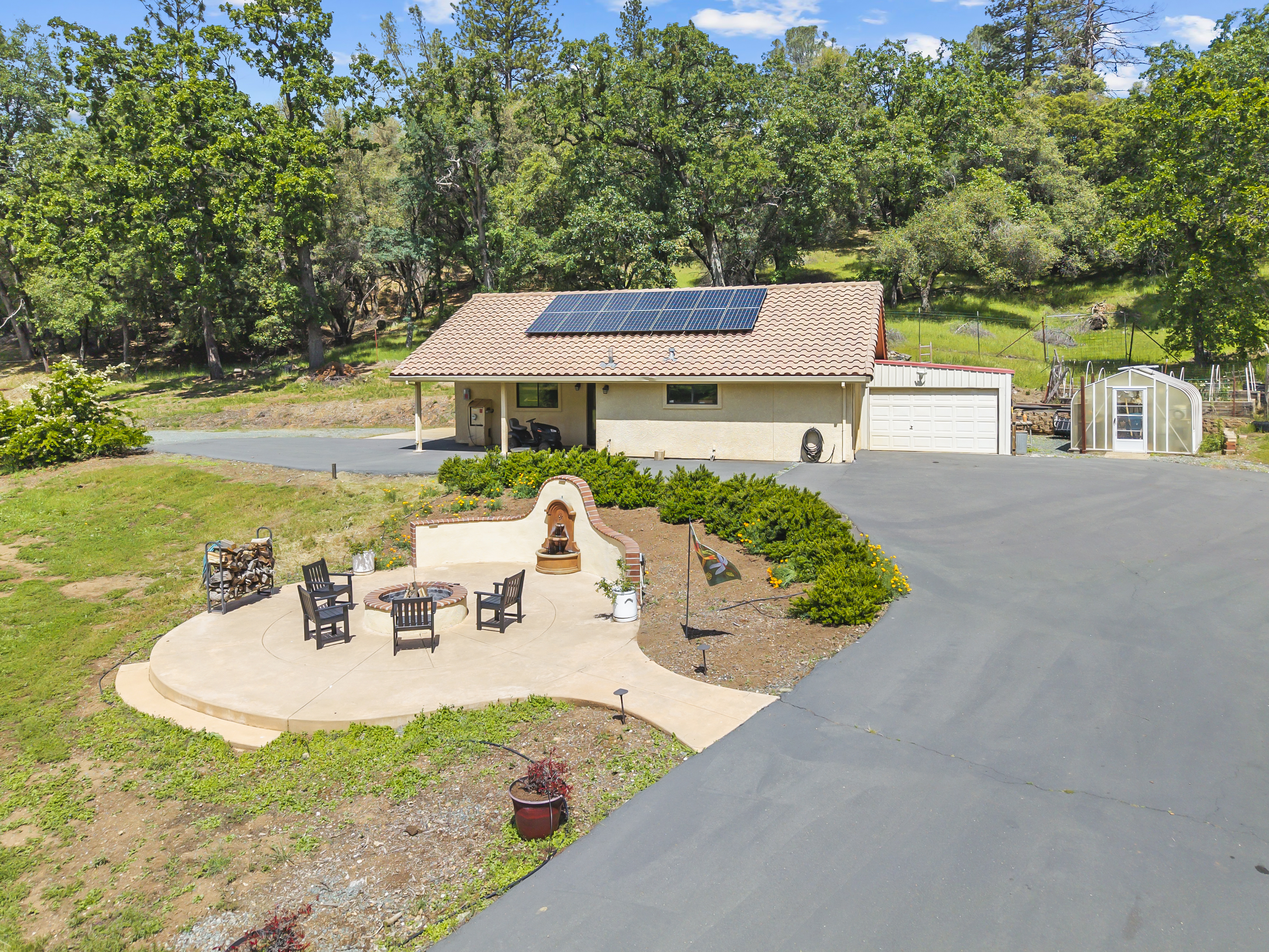  21 Acres - Gated - Renovated - 物件實景