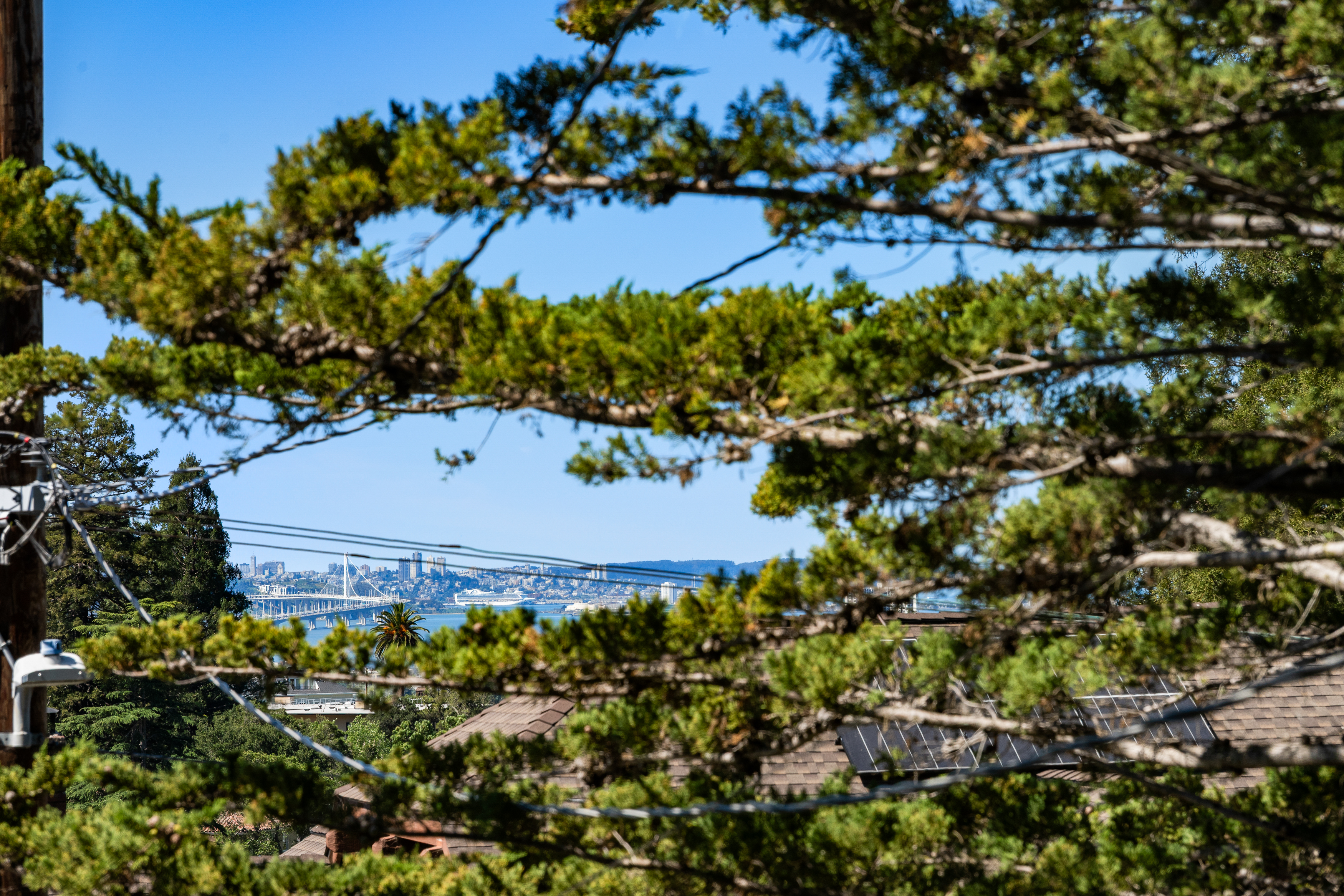  An Architectural Home Framed By Light And Views - 物件實景