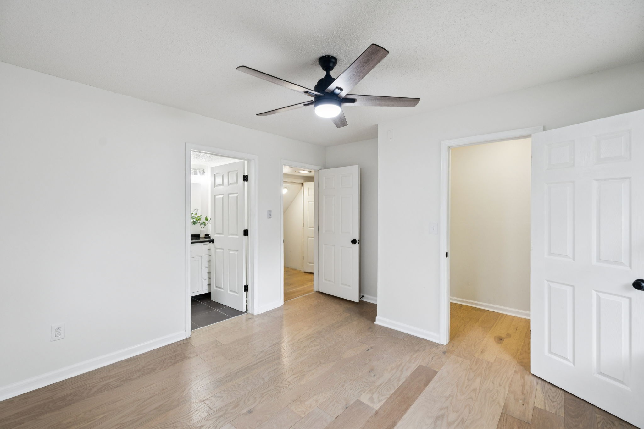 Nashville, Tennessee, 37209, United States, 4 Bedrooms Bedrooms, ,3 BathroomsBathrooms,Residential,For Sale,1873930