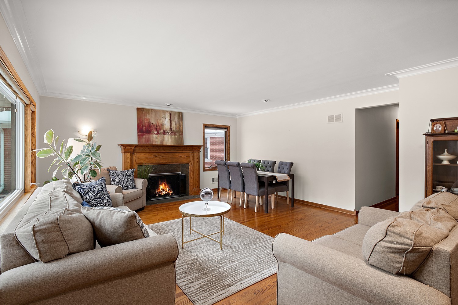 Des Plaines, Illinois, 60016, United States, 3 Bedrooms Bedrooms, ,3 BathroomsBathrooms,Residential,For Sale,2003071