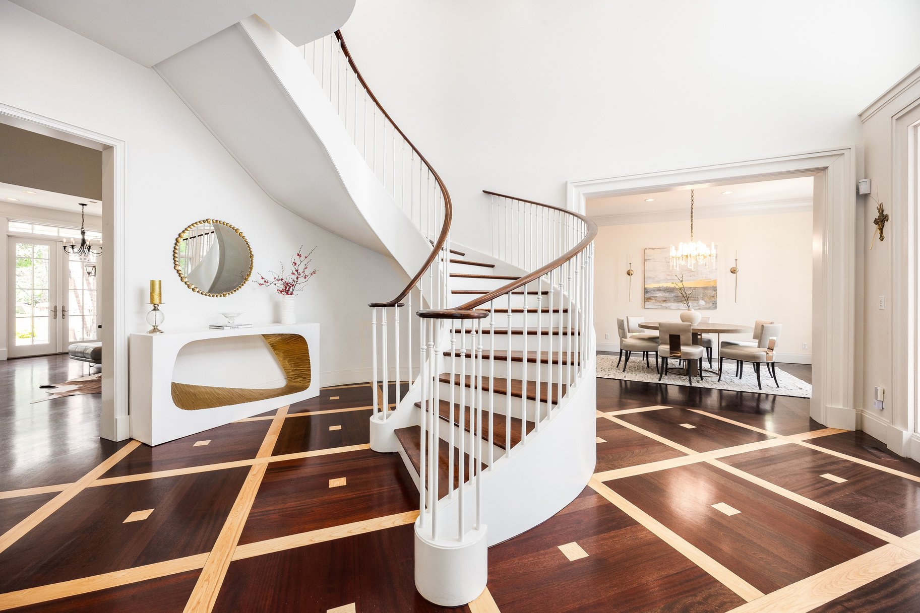  Stunning Custom Build on Millcreek Way - 物件實景