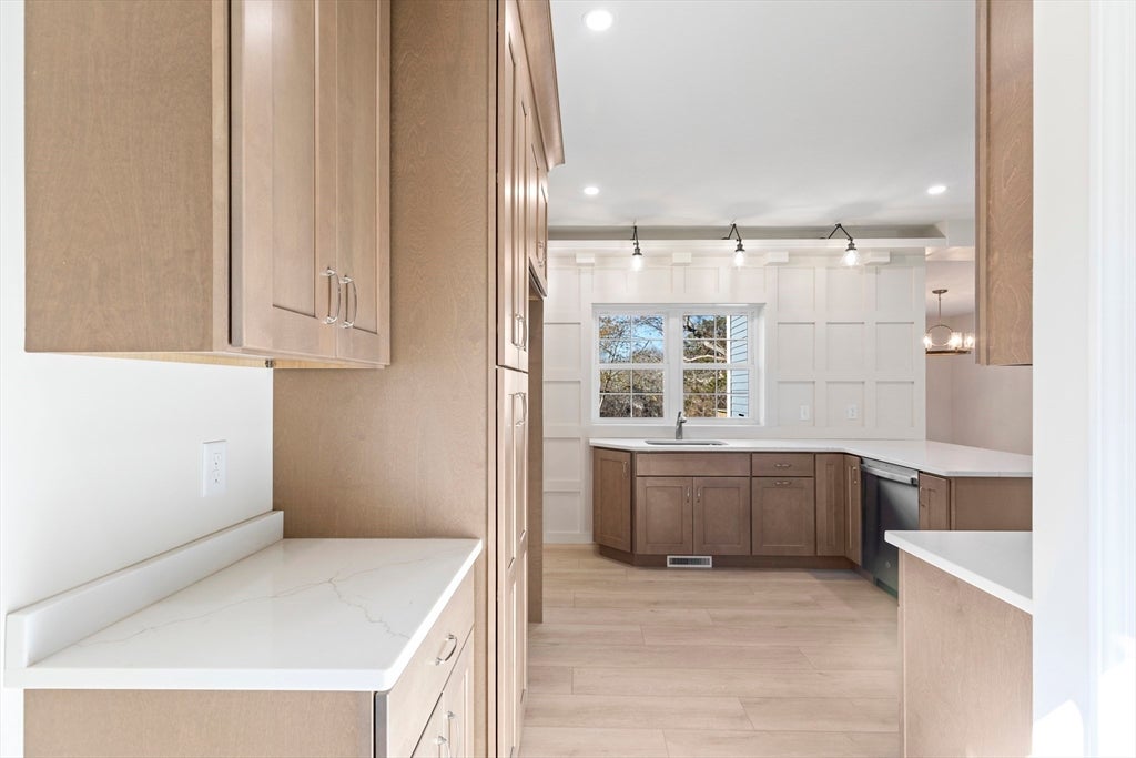 Plymouth, Massachusetts, 02360, United States, 3 Bedrooms Bedrooms, ,2 BathroomsBathrooms,Residential,For Sale,2049436