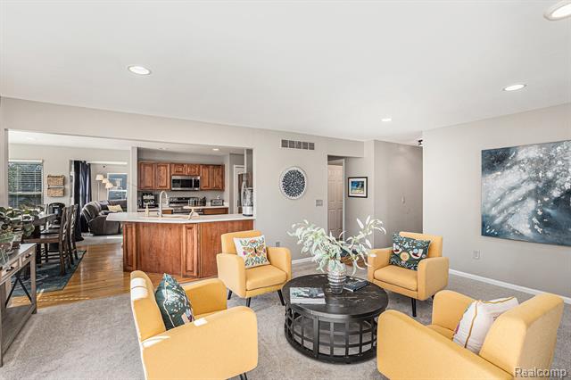 Wixom, Michigan, 48393, United States, 5 Bedrooms Bedrooms, ,4 BathroomsBathrooms,Residential,For Sale,1930783