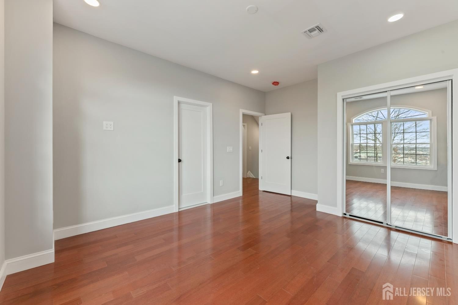 Edison, New Jersey, 08820, United States, 5 Bedrooms Bedrooms, ,5 BathroomsBathrooms,Residential,For Sale,2005259