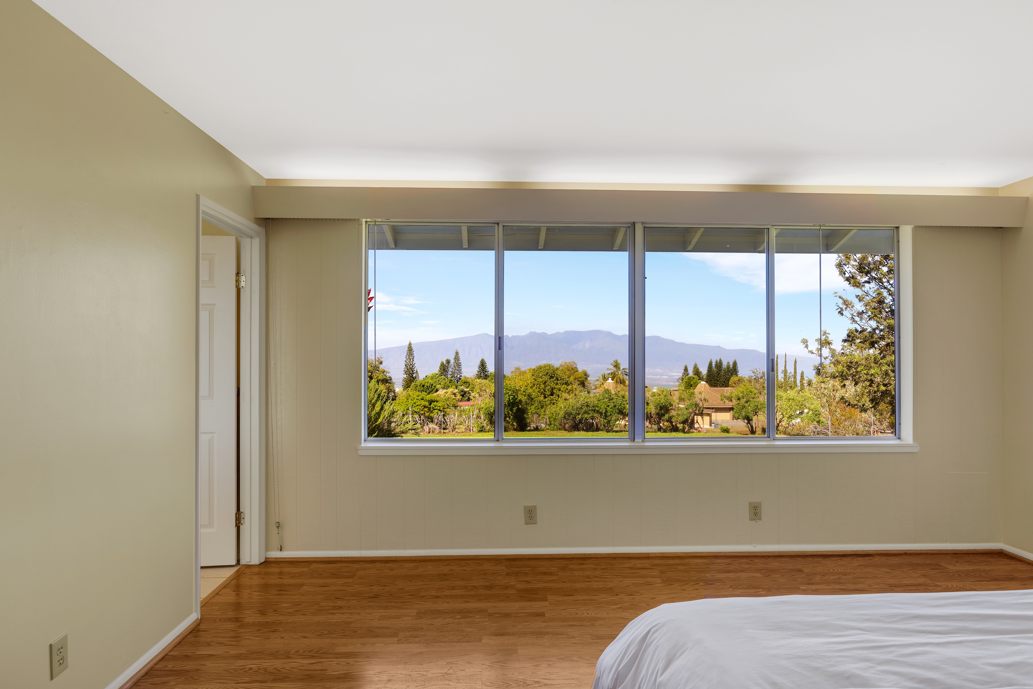 Views stretching  to the West Maui Mountains, ocean, and Haleakala - 物件實景
