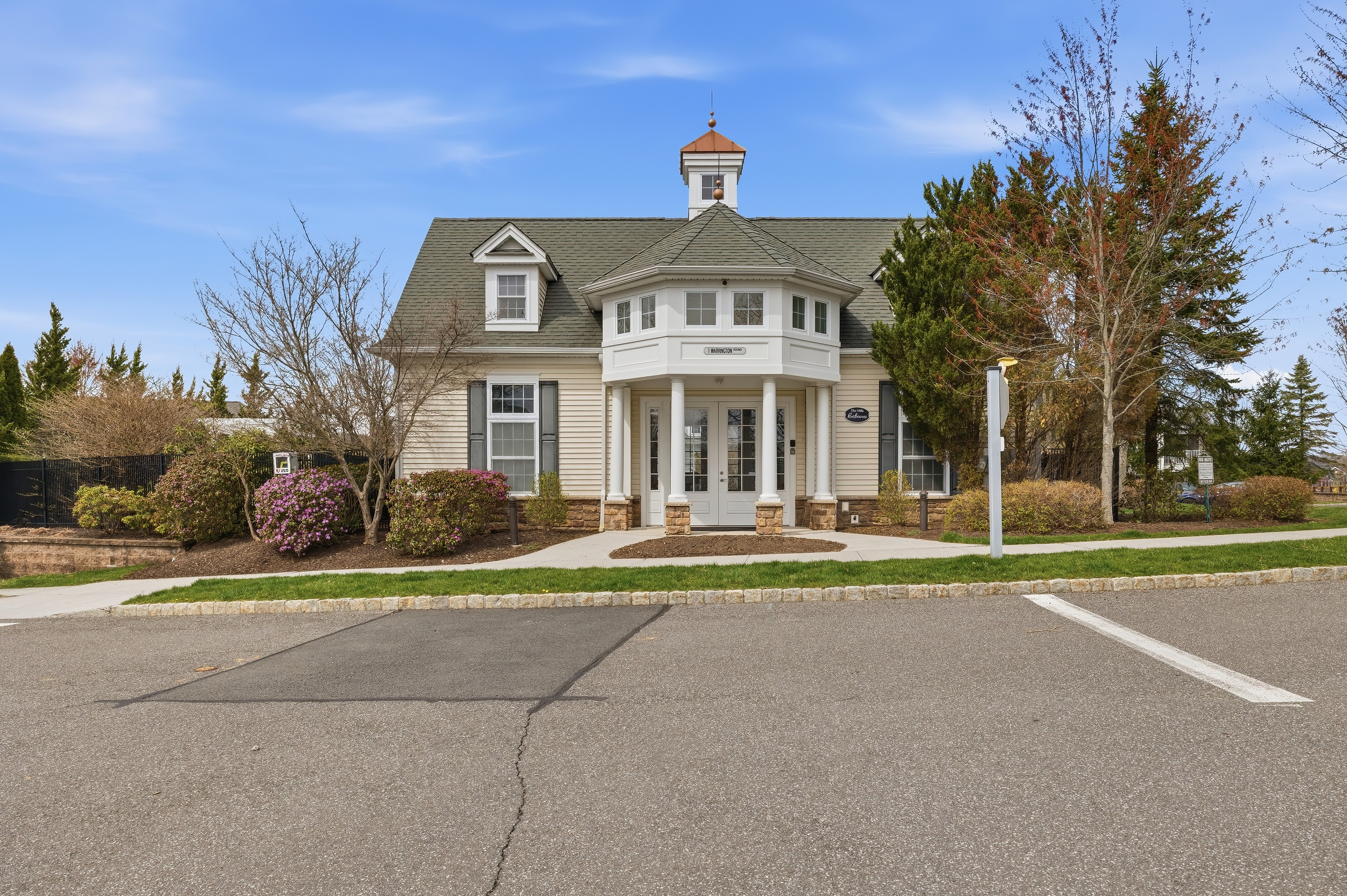  Sophisticated and Spacious Turn Key Home - 物件實景