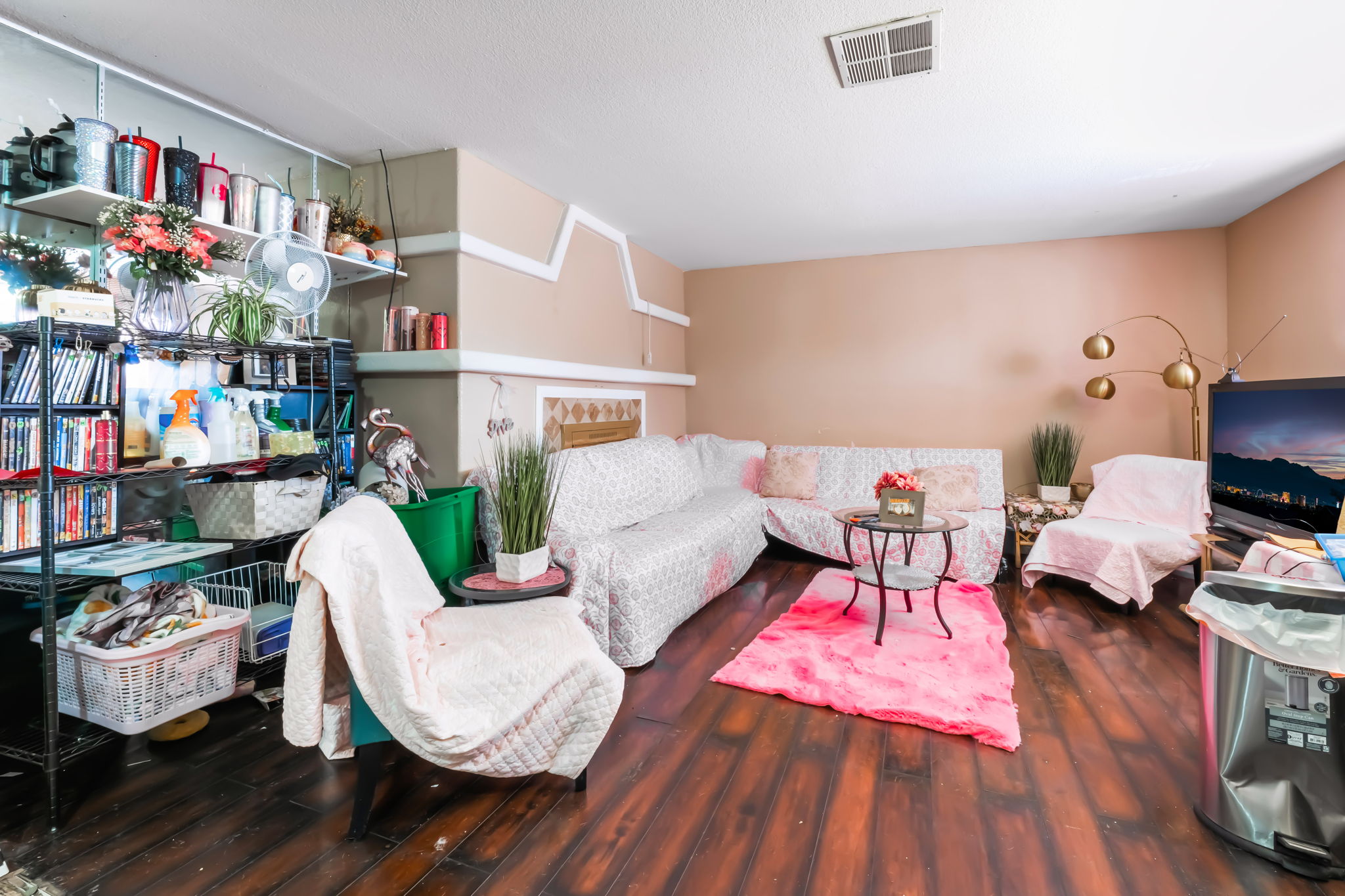 Las Vegas, Nevada, 89104, United States, 4 Bedrooms Bedrooms, ,2 BathroomsBathrooms,Residential,For Sale,1924151