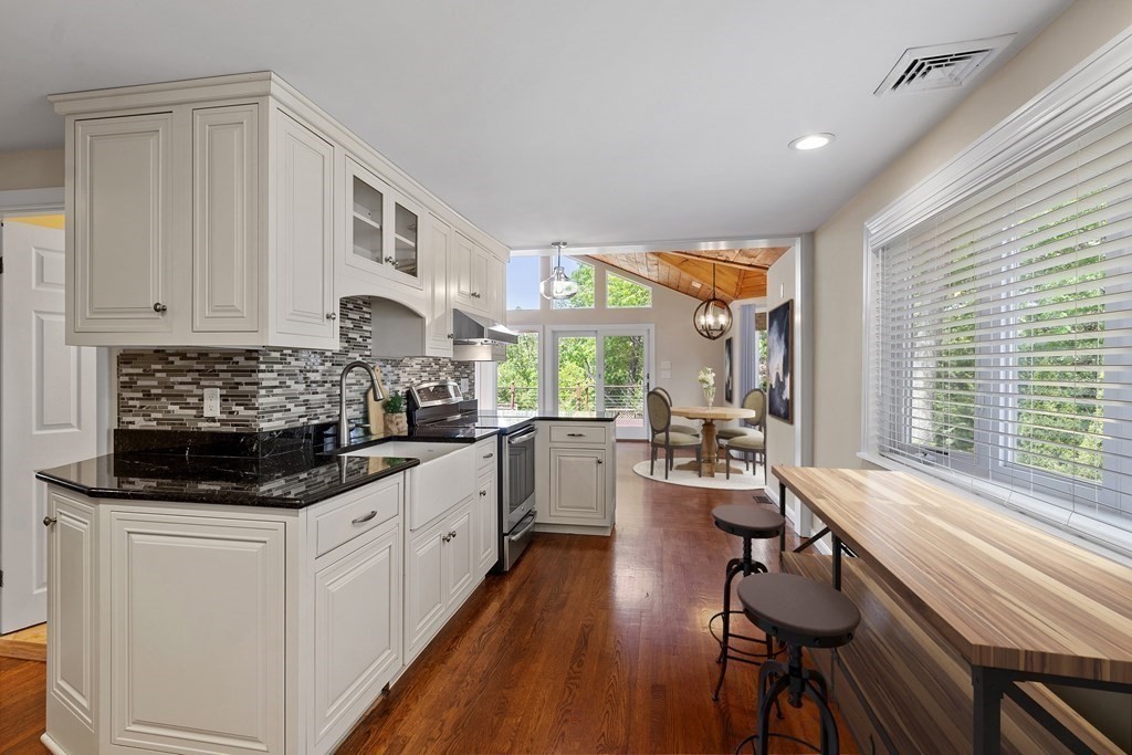 Malden, Massachusetts, 02148, United States, 3 Bedrooms Bedrooms, ,2 BathroomsBathrooms,Residential,For Sale,1938080