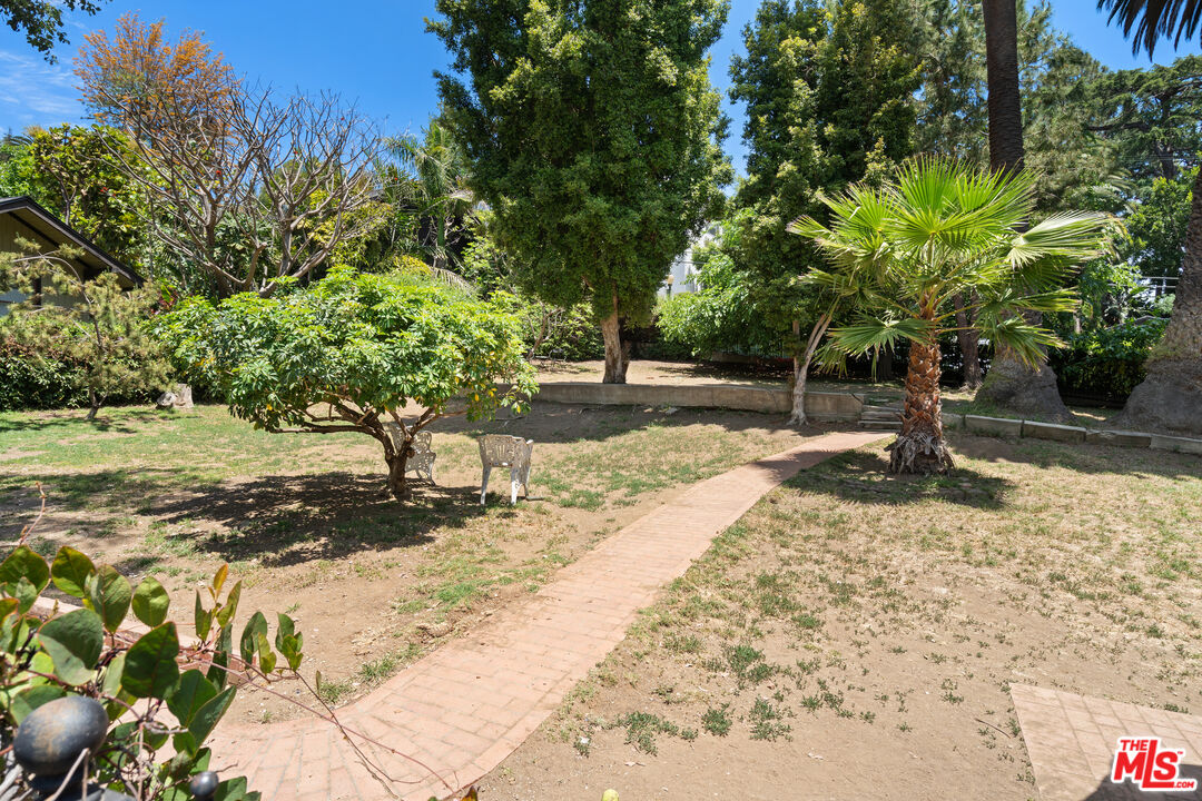 Los Angeles, California, 90068, United States, 4 Bedrooms Bedrooms, ,4 BathroomsBathrooms,Residential,For Sale,1897073