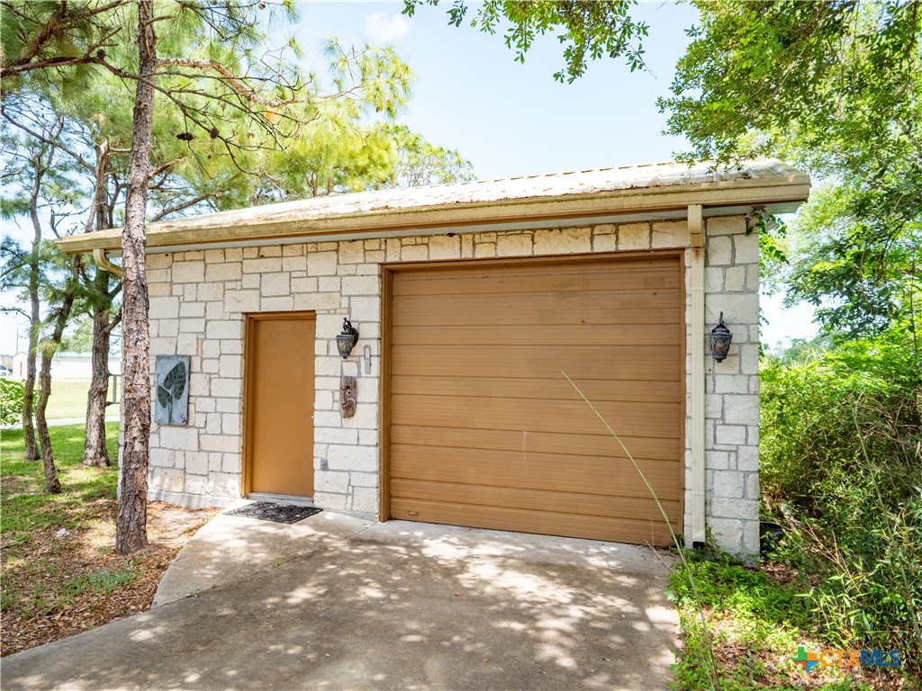 Edna, Texas, 77957, United States, 5 Bedrooms Bedrooms, ,5 BathroomsBathrooms,Residential,For Sale,1770365