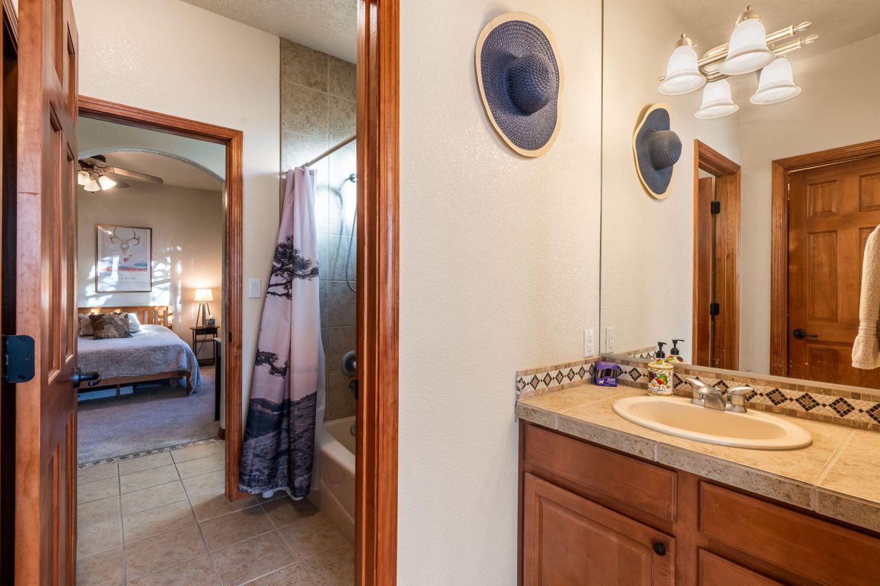 Albuquerque, New Mexico, 87114, United States, 3 Bedrooms Bedrooms, ,3 BathroomsBathrooms,Residential,For Sale,1996892