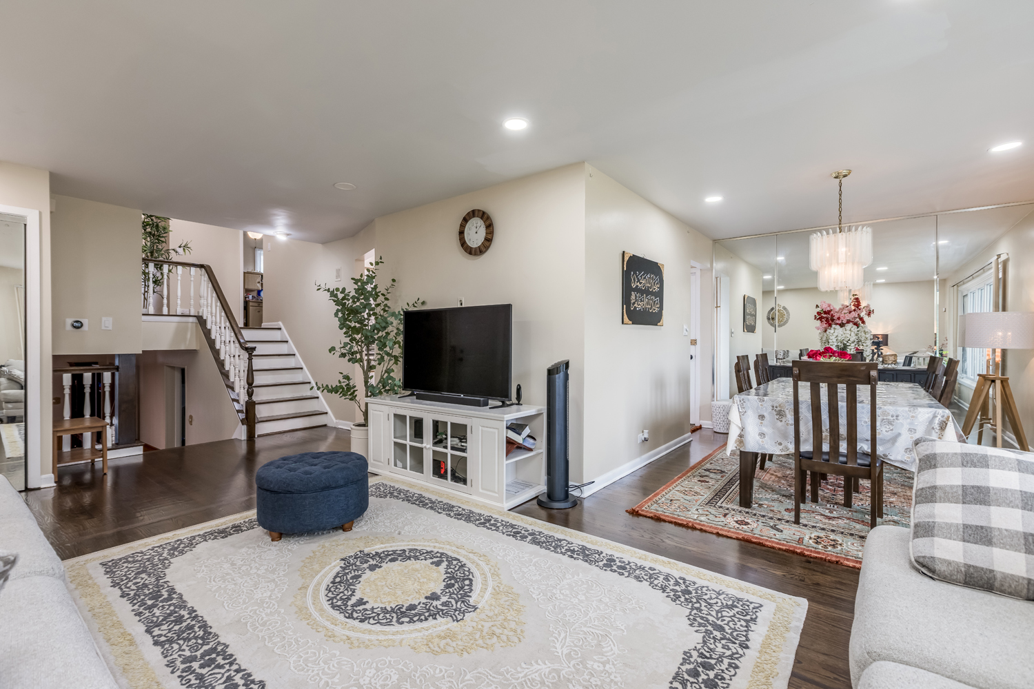 Morton Grove, Illinois, 60053, United States, 5 Bedrooms Bedrooms, ,3 BathroomsBathrooms,Residential,For Sale,1928760
