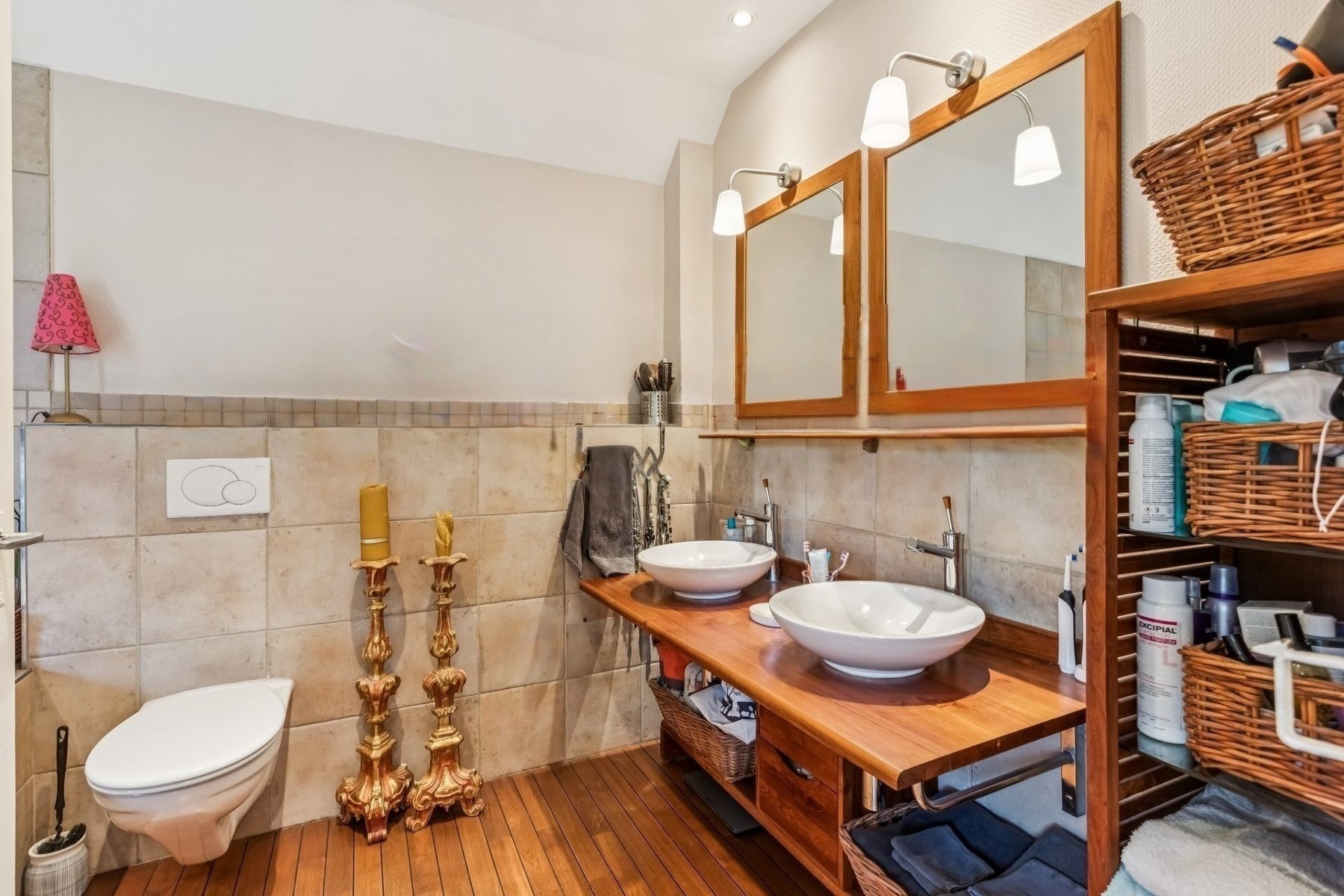  Detached villa on a 2,915 m² lot, with significant solar energy generation and i - 物件實景