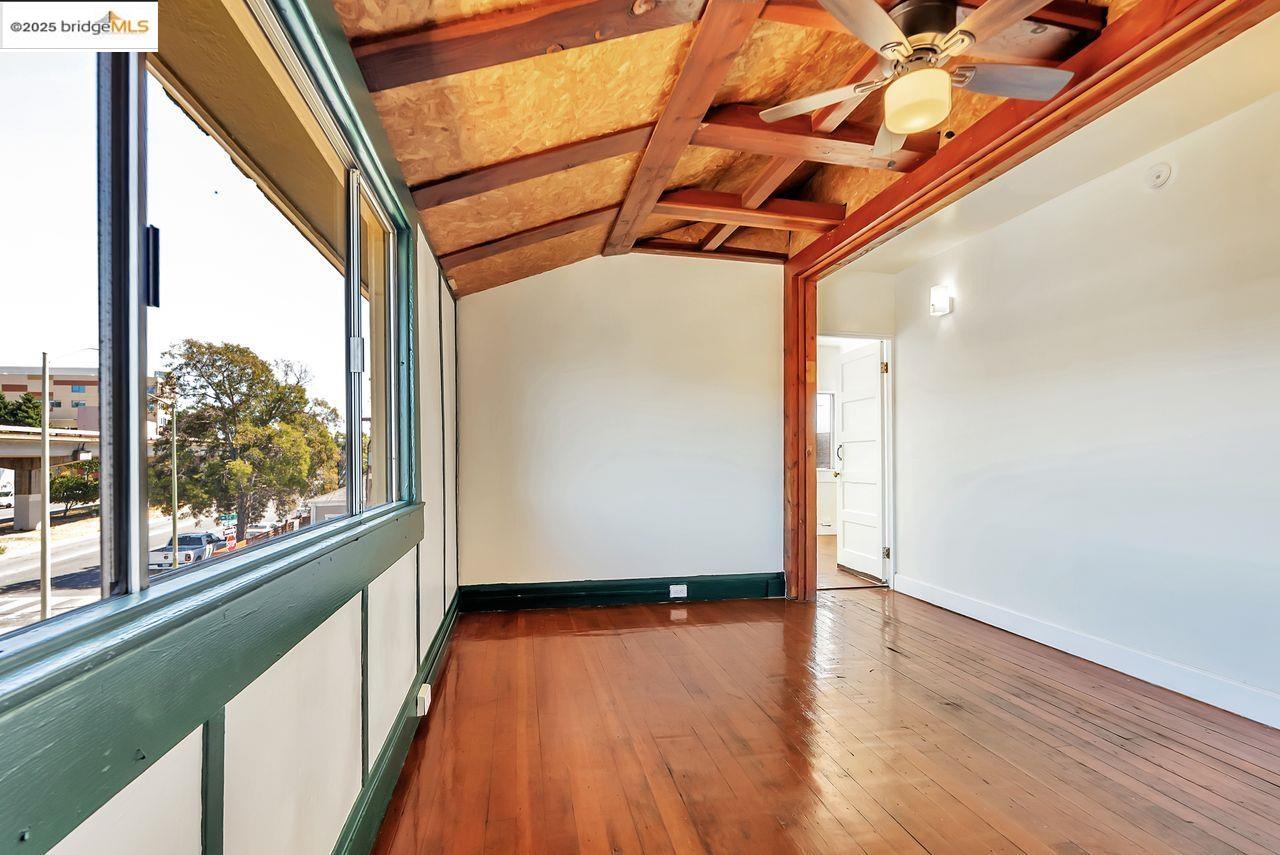 Oakland, California, 94608, United States, 6 Bedrooms Bedrooms, ,3 BathroomsBathrooms,Residential,For Sale,1939780