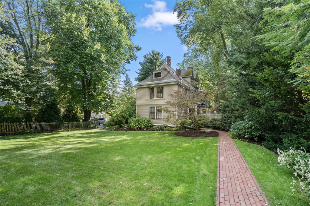 Cambridge, Massachusetts, 02138, United States, 6 Bedrooms Bedrooms, ,4 BathroomsBathrooms,Residential,For Sale,1957179