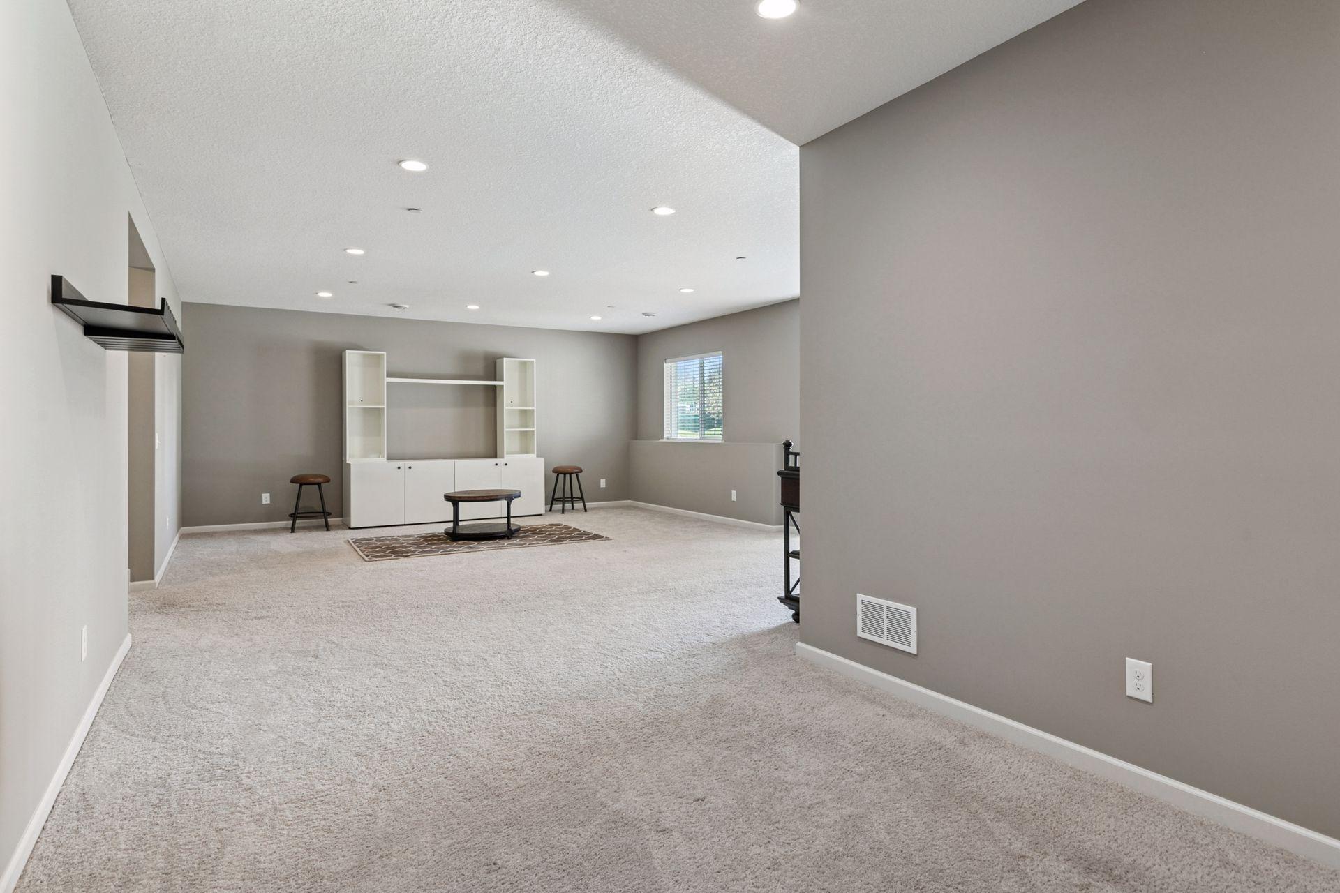 Lakeville, Minnesota, 55044, United States, 3 Bedrooms Bedrooms, ,2 BathroomsBathrooms,Residential,For Sale,1971412