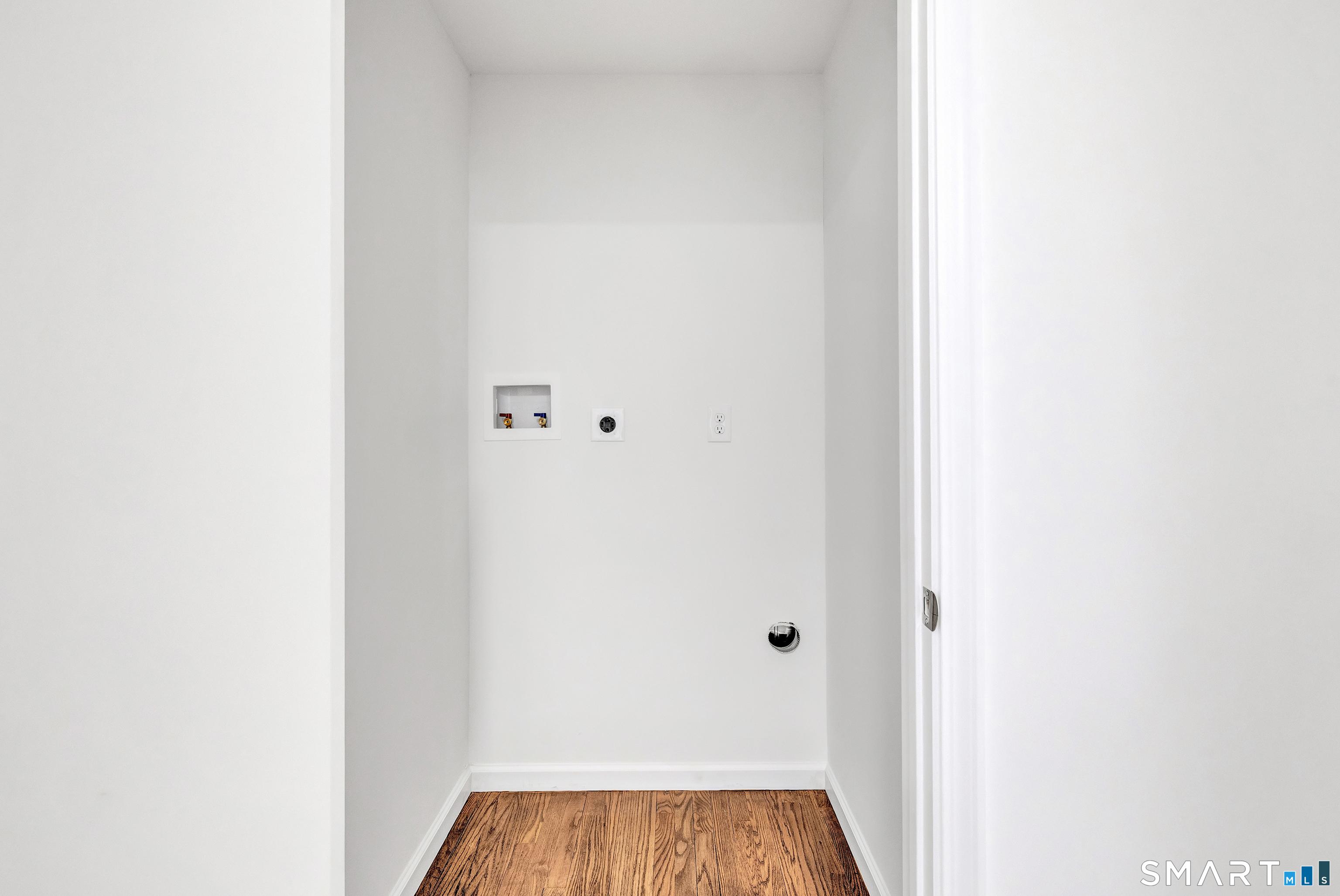 North Haven, Connecticut, 06473, United States, 3 Bedrooms Bedrooms, ,3 BathroomsBathrooms,Residential,For Sale,2011672