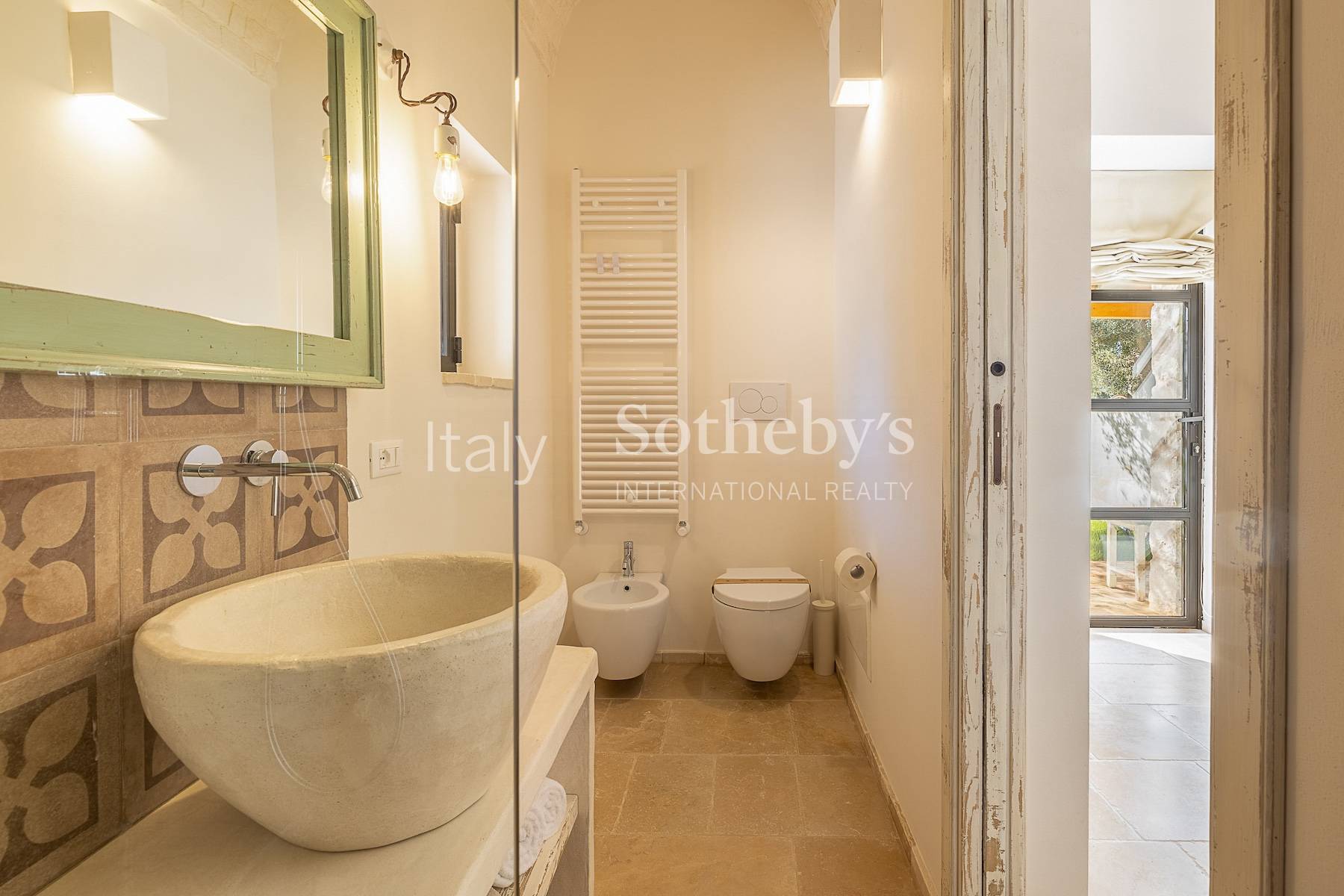  Exclusive estate among the olive trees in the Valle d