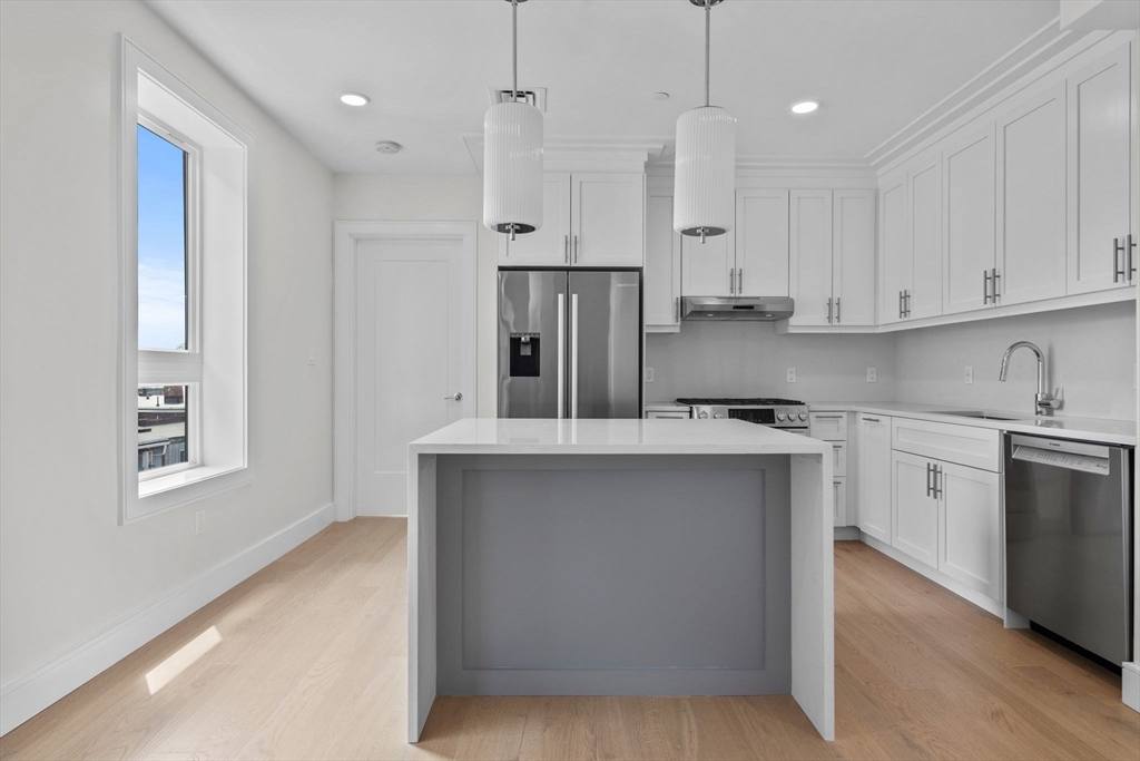 Boston, Massachusetts, 02128, United States, 2 Bedrooms Bedrooms, ,2 BathroomsBathrooms,Residential,For Sale,1942738