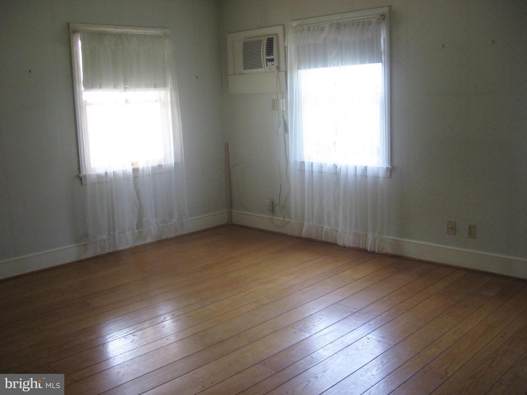 Stephens City, Virginia, 22655, United States, 3 Bedrooms Bedrooms, ,2 BathroomsBathrooms,Residential,For Sale,2001970