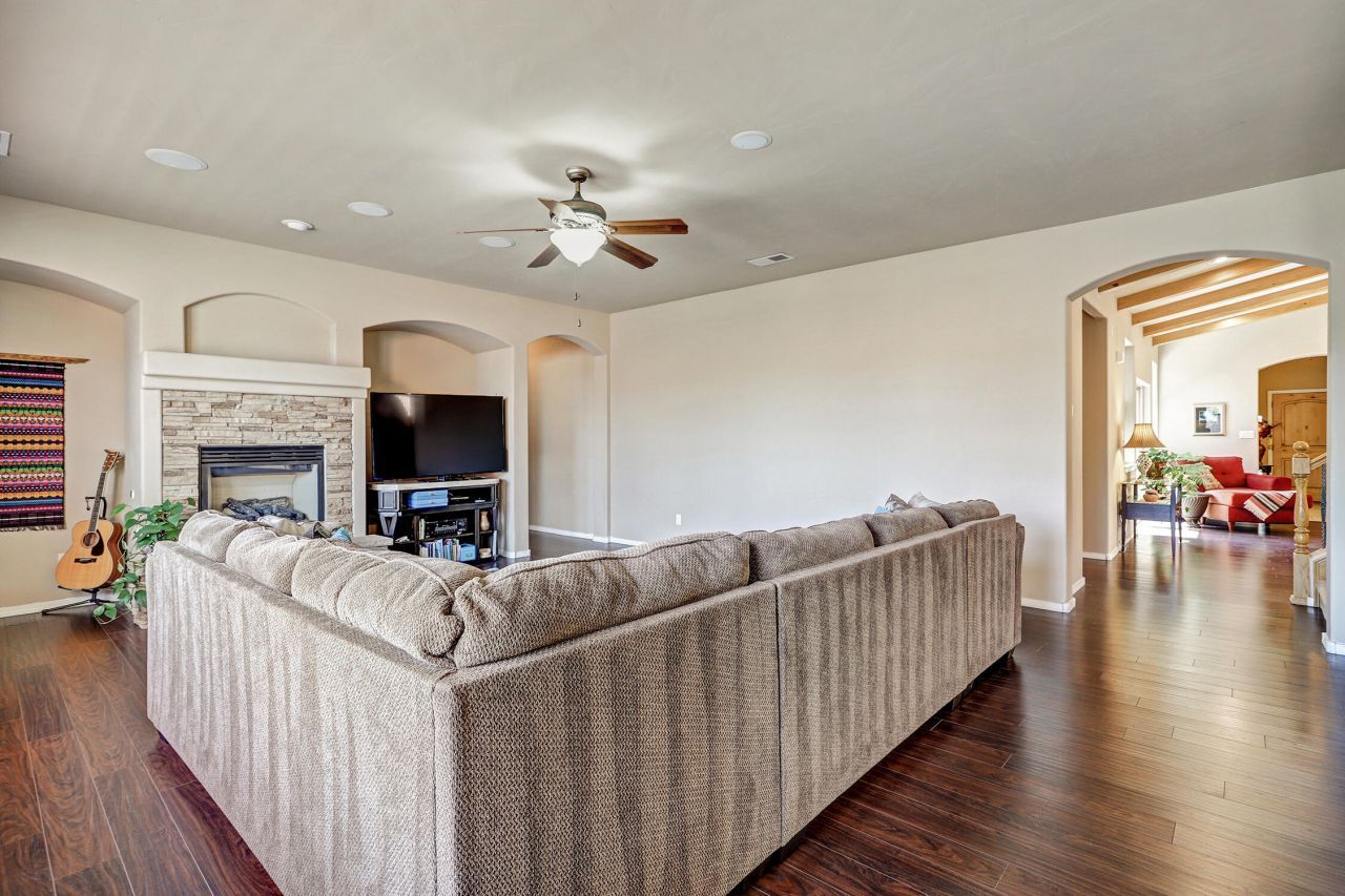 Rio Rancho, New Mexico, 87124, United States, 4 Bedrooms Bedrooms, ,3 BathroomsBathrooms,Residential,For Sale,1956048