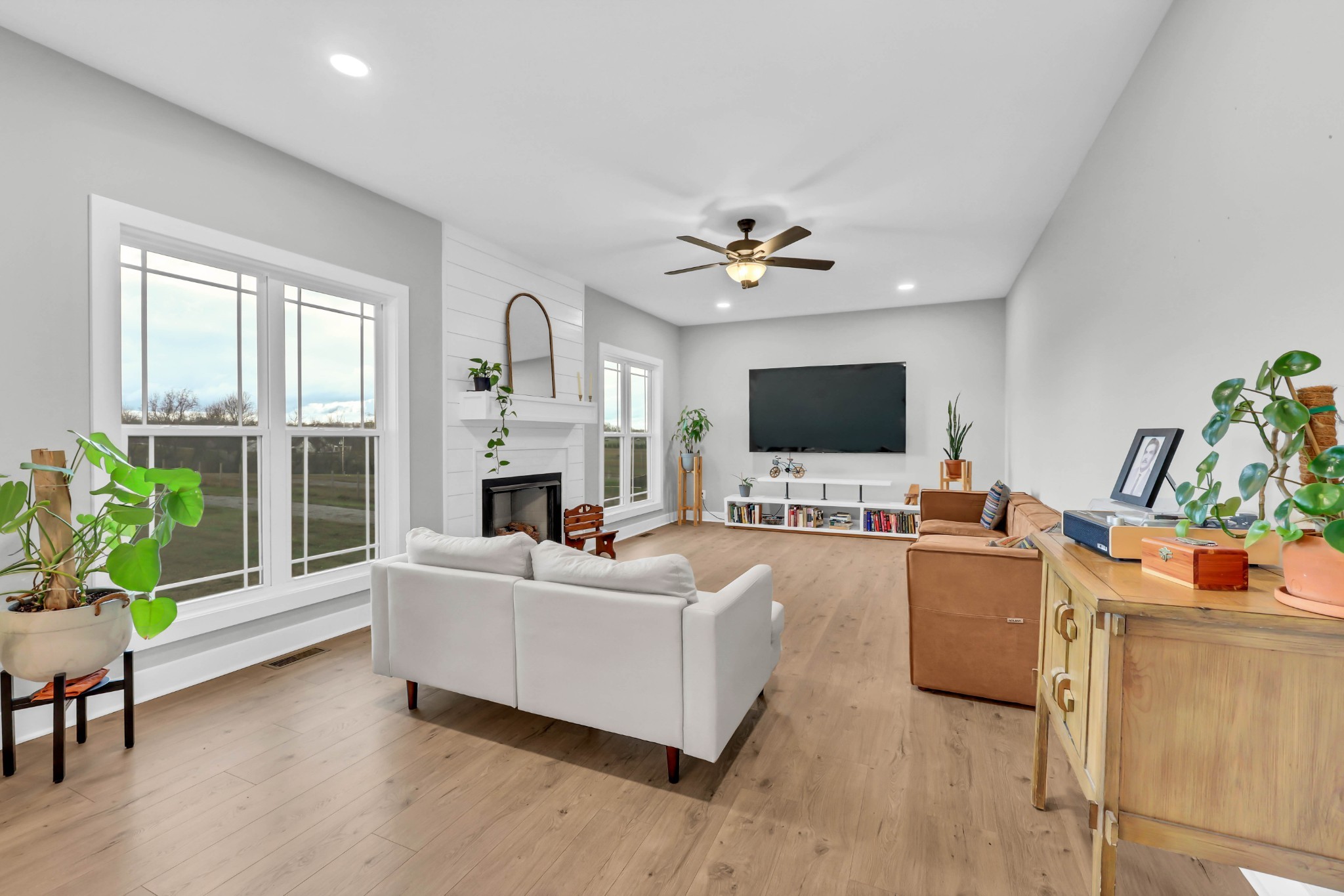 Clarksville, Tennessee, 37040, United States, 4 Bedrooms Bedrooms, ,3 BathroomsBathrooms,Residential,For Sale,2005319