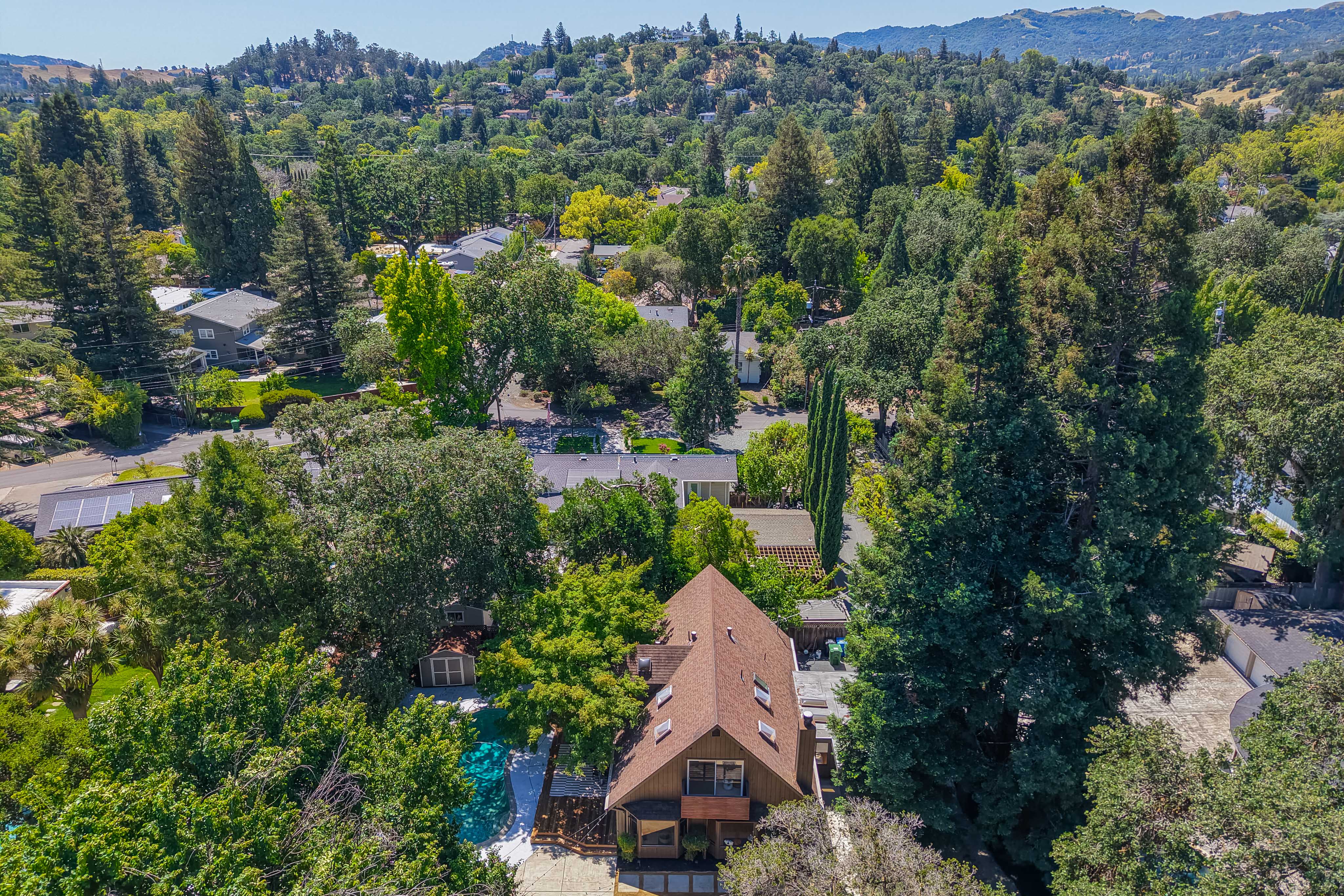  Exceptional Creekside Home in Desirable Saranap - 物件實景