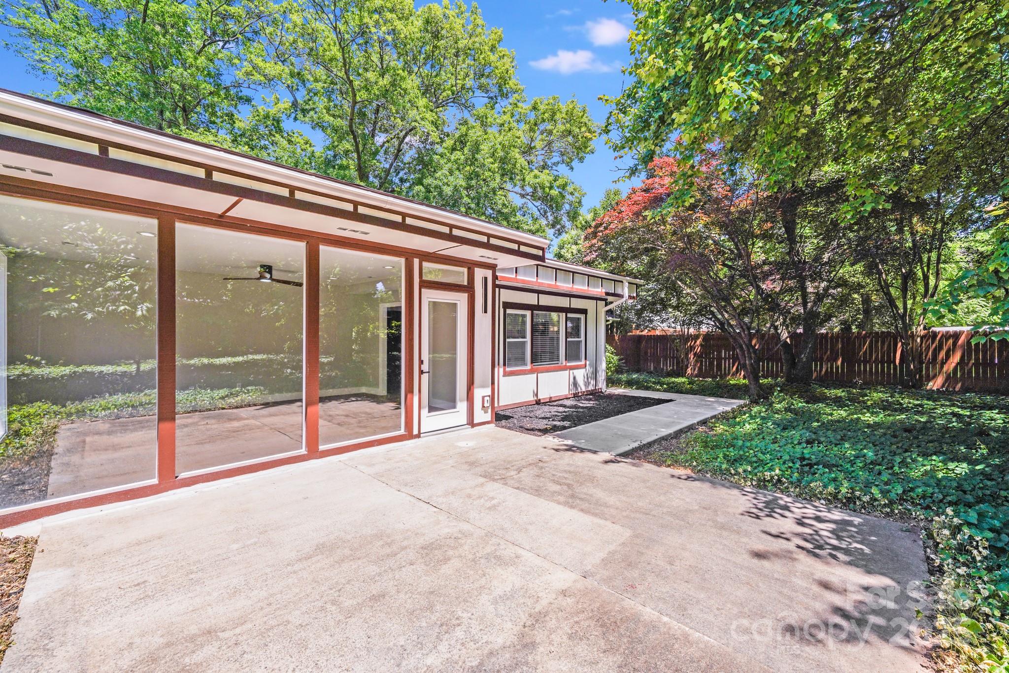 Charlotte, North Carolina, 28210, United States, 3 Bedrooms Bedrooms, ,3 BathroomsBathrooms,Residential,For Sale,1836887