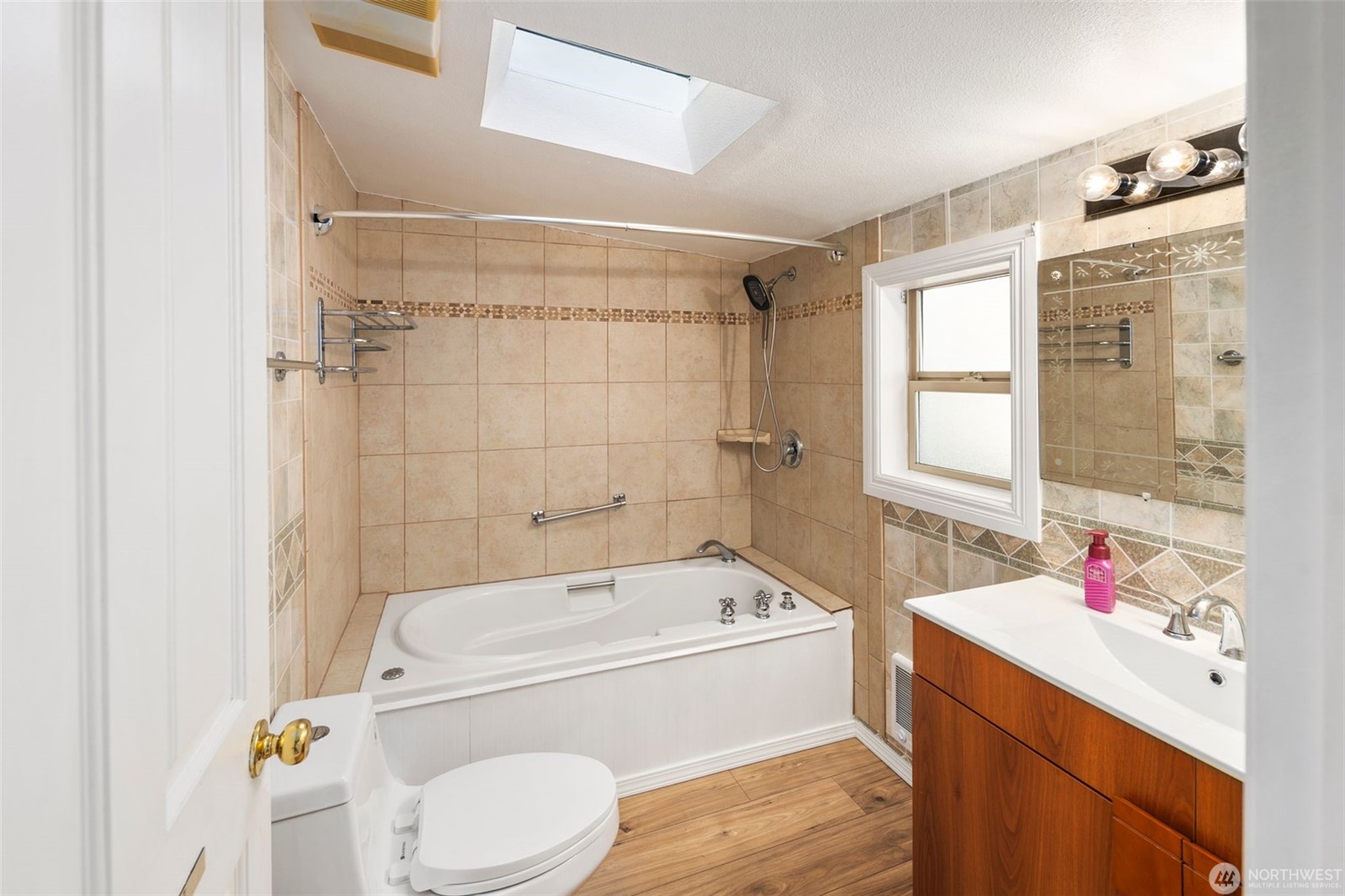 Long Beach, Washington, 98631, United States, 8 Bedrooms Bedrooms, ,6 BathroomsBathrooms,Residential,For Sale,1976396