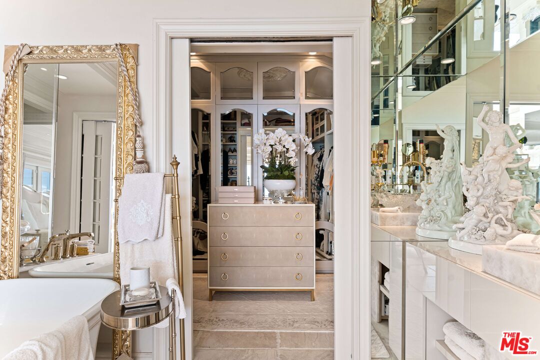 Malibu, California, 90265, United States, 3 Bedrooms Bedrooms, ,3 BathroomsBathrooms,Residential,For Sale,1989426