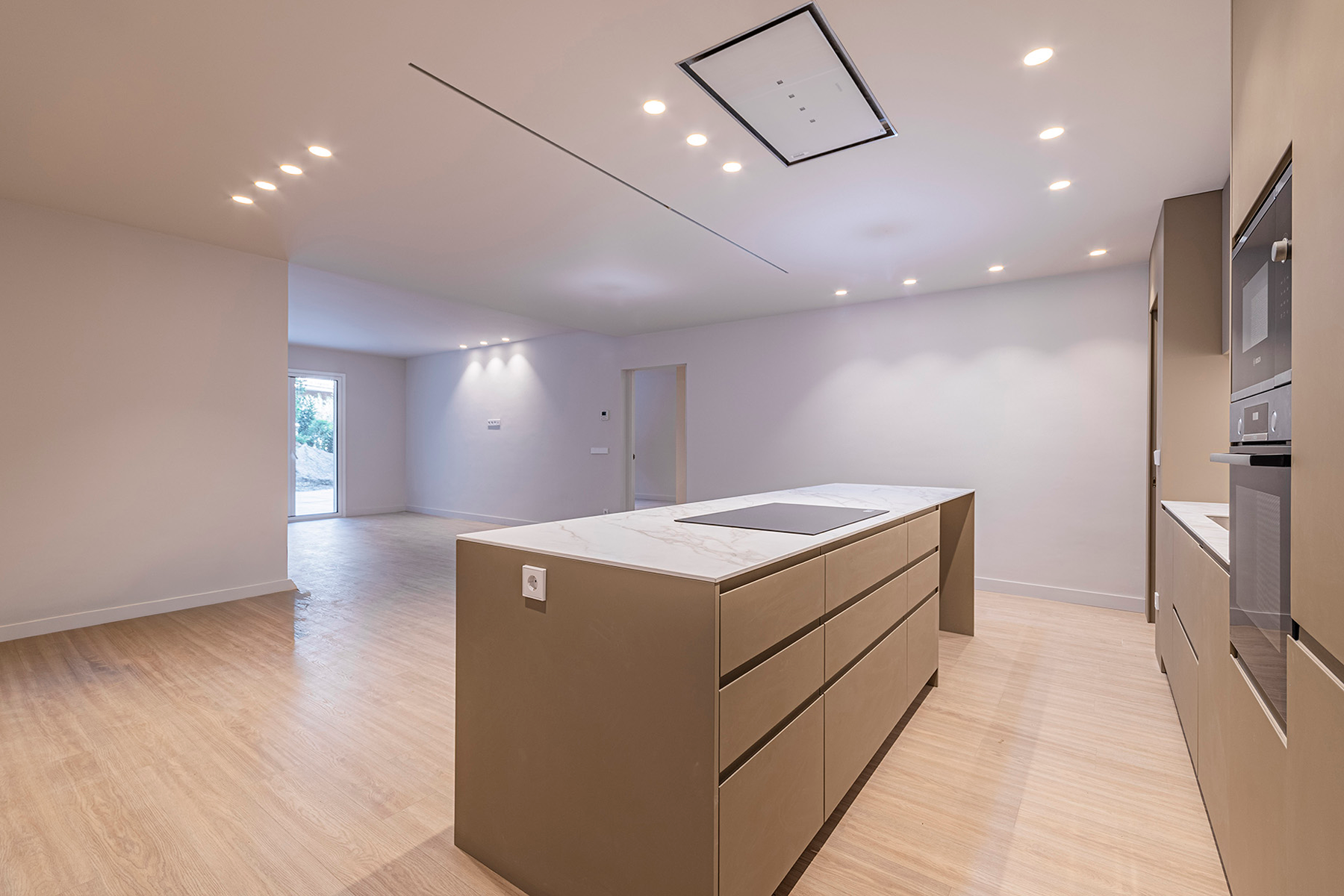  Fantastic renovated flat with large garden at the living room level - 物件實景