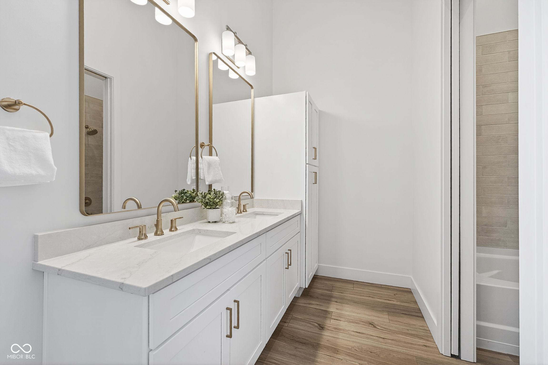 Carmel, Indiana, 46032, United States, 2 Bedrooms Bedrooms, ,3 BathroomsBathrooms,Residential,For Sale,1981116